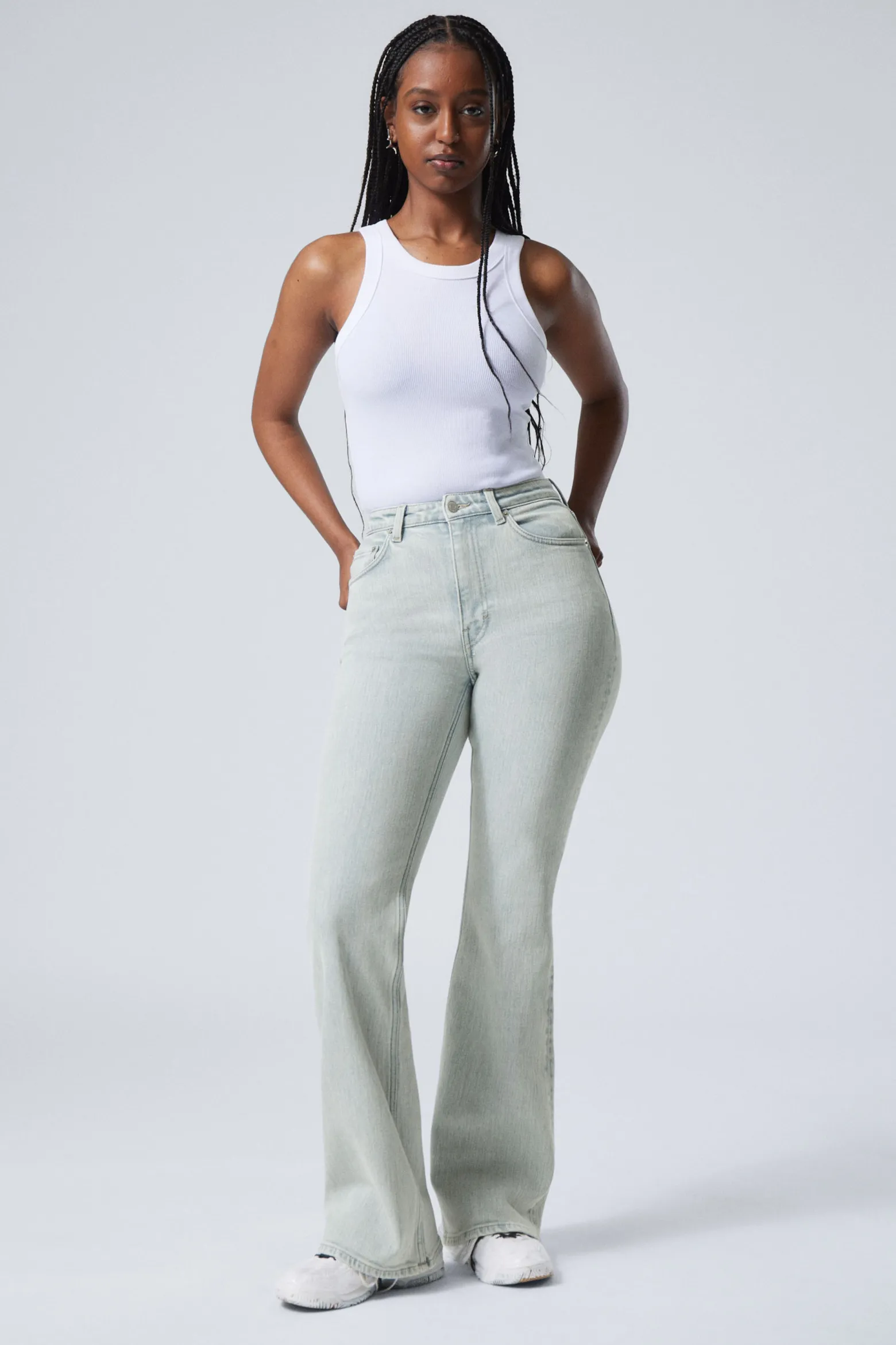 GLOW CURVE HIGH WAISTED REGULAR FLARED LEG JEANS|Weekday Cheap