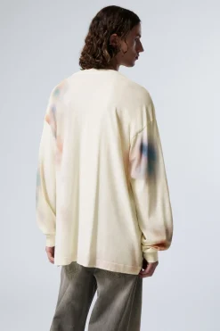 GRAPHIC LONGSLEEVE IN OVERSIZED-PASSFORM|Weekday Hot
