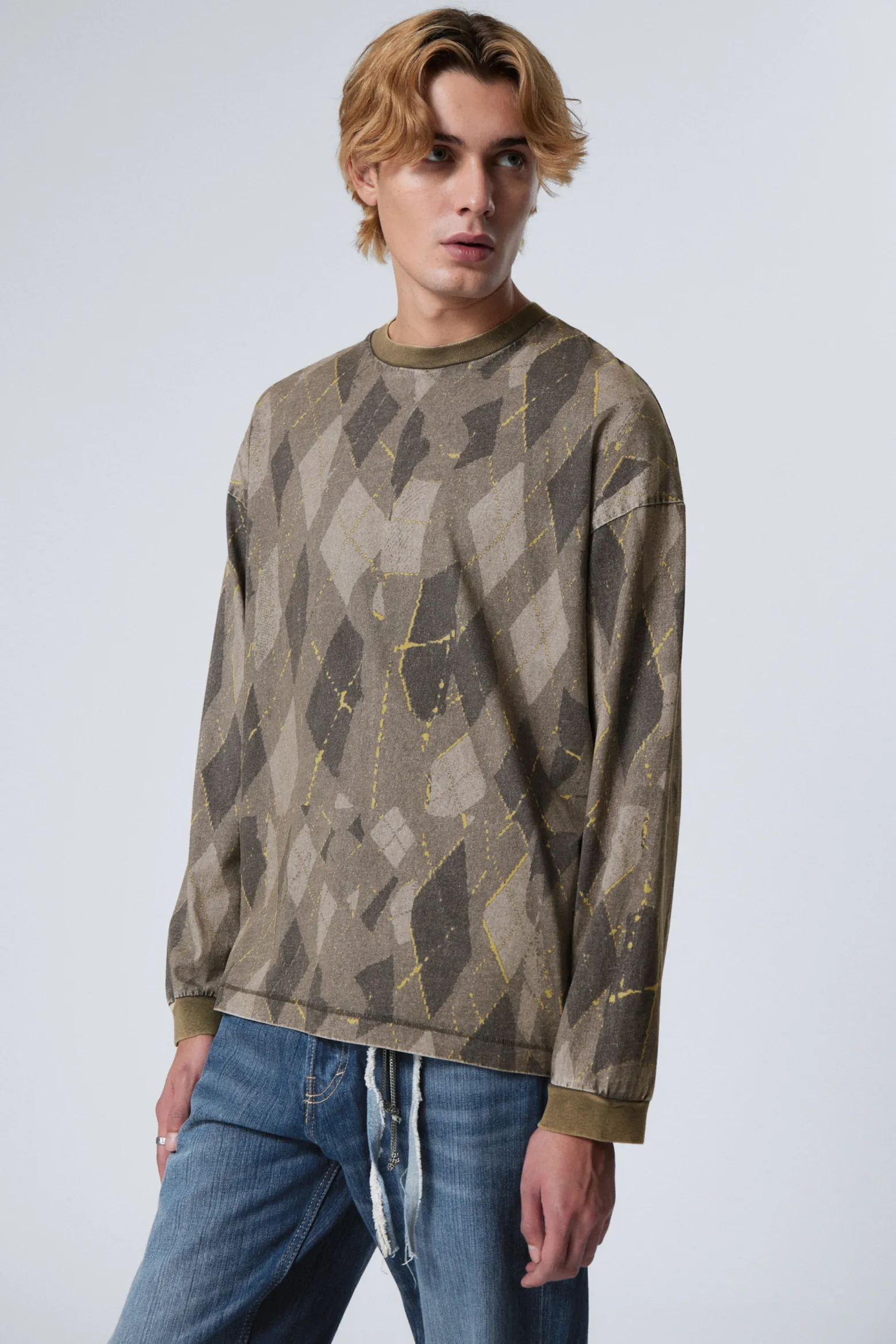 GRAPHIC-LONGSLEEVE MIT LOCKERER PASSFORM|Weekday Cheap