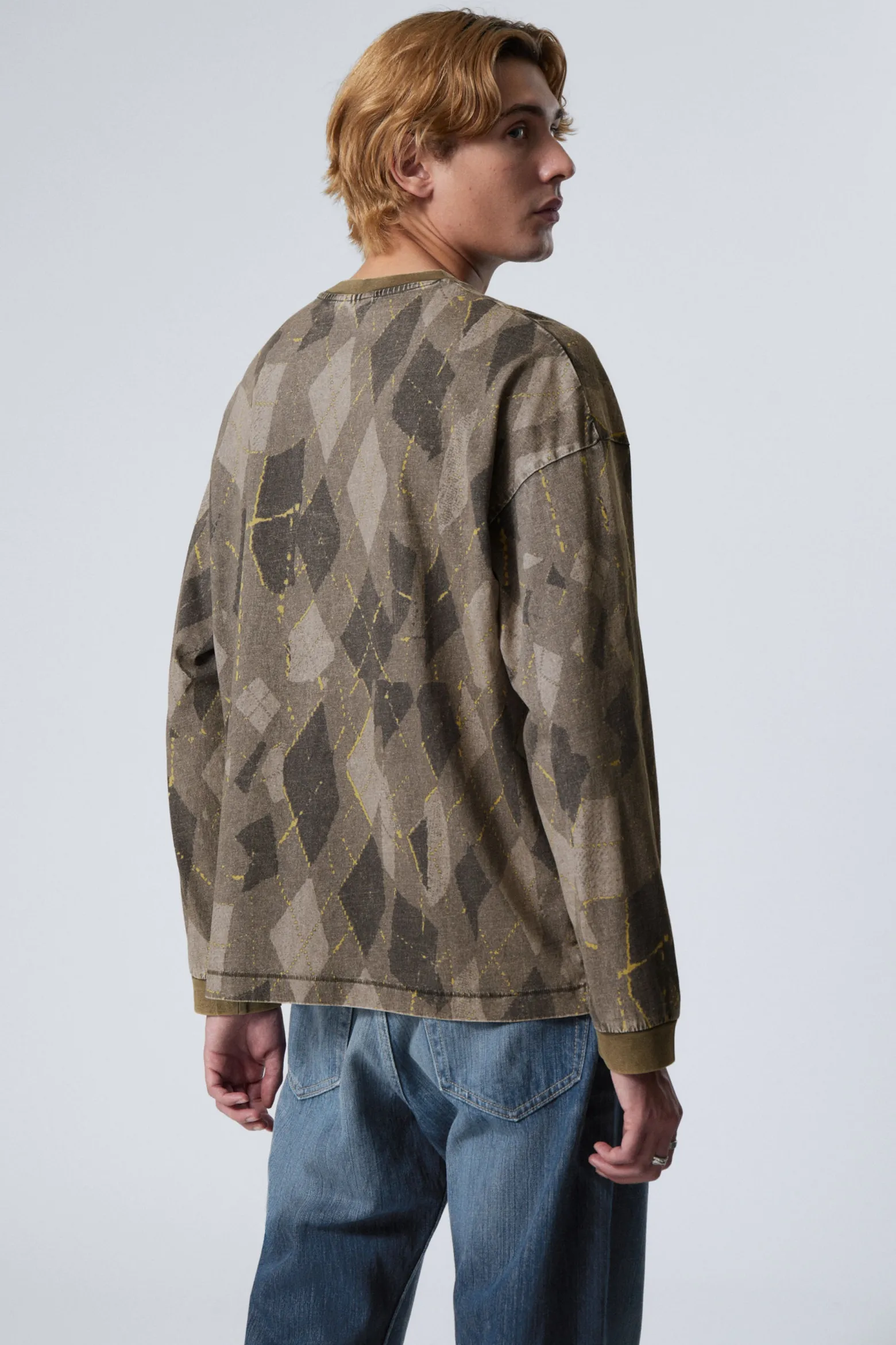 GRAPHIC-LONGSLEEVE MIT LOCKERER PASSFORM|Weekday Cheap