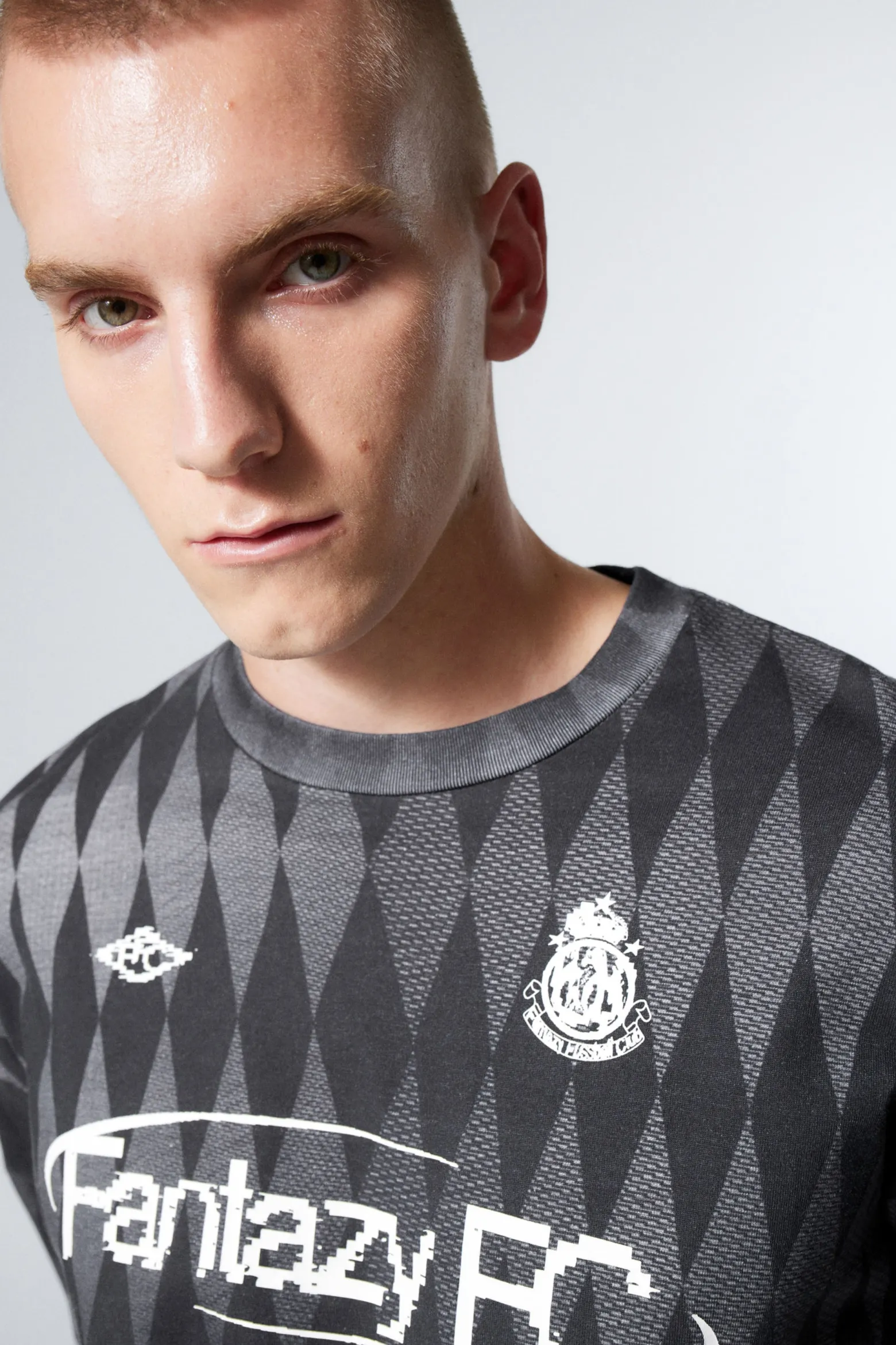 GRAPHIC-LONGSLEEVE MIT LOCKERER PASSFORM|Weekday Sale