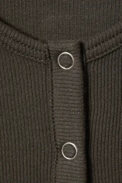 HAUCHDÜNNES, GERIPPTES HENLEY-LONGSLEEVE|Weekday Flash Sale