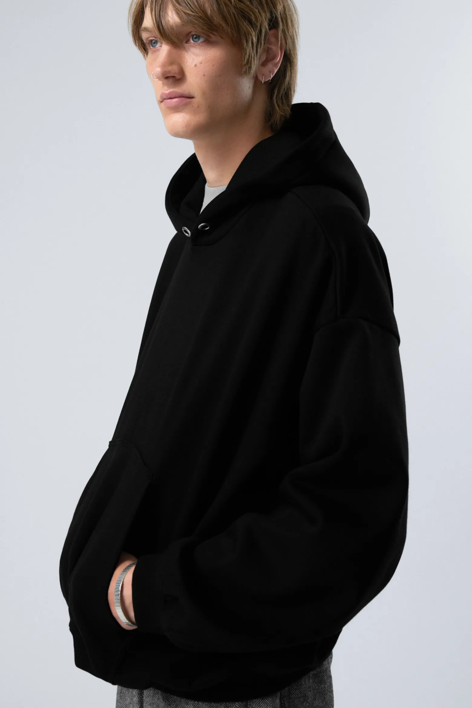 HOODIE AUS SCHWEREM STOFF|Weekday Outlet
