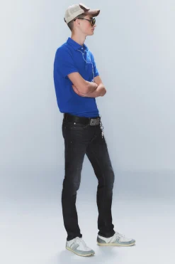 ISSUE –TAPERED JEANS MIT NIEDRIGER TAILLE|Weekday Shop