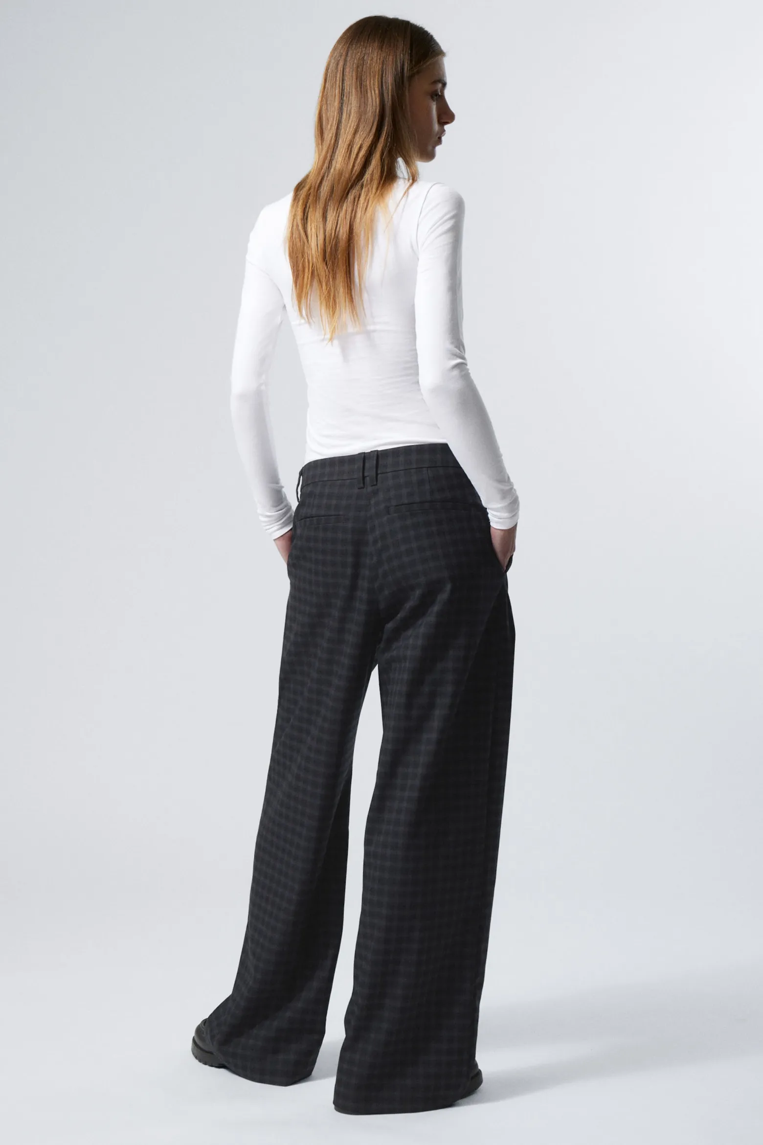 KARIERTE, WEITE ANZUGHOSE MIT NIEDRIGEM BUND|Weekday Shop