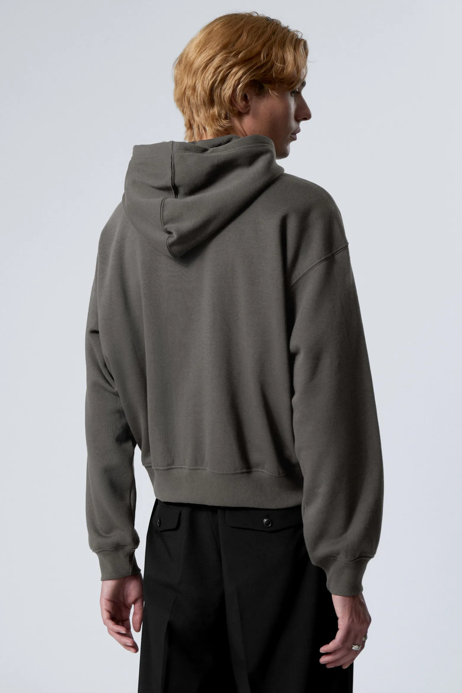 KASTIGER, MITTELSCHWERER HOODIE MIT REISSVERSCHLUSS|Weekday Cheap