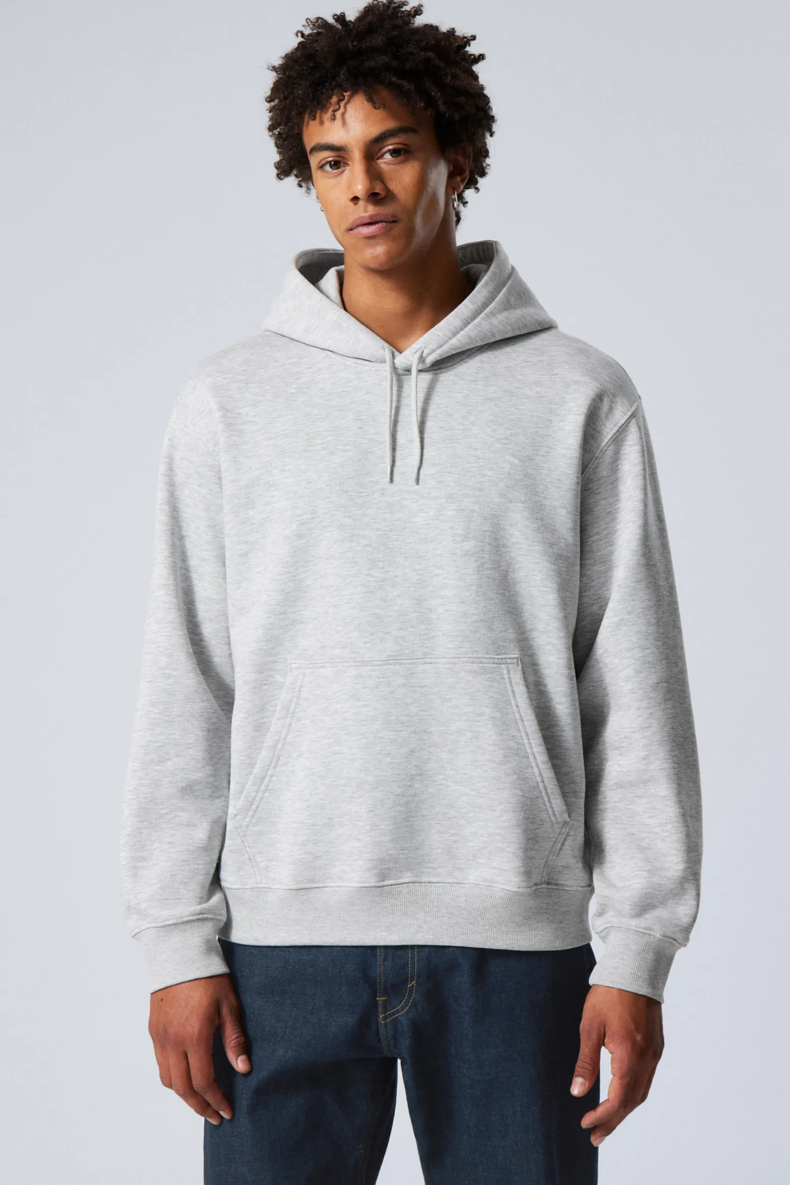 KLASSISCHER, MITTELSCHWERER HOODIE|Weekday Online
