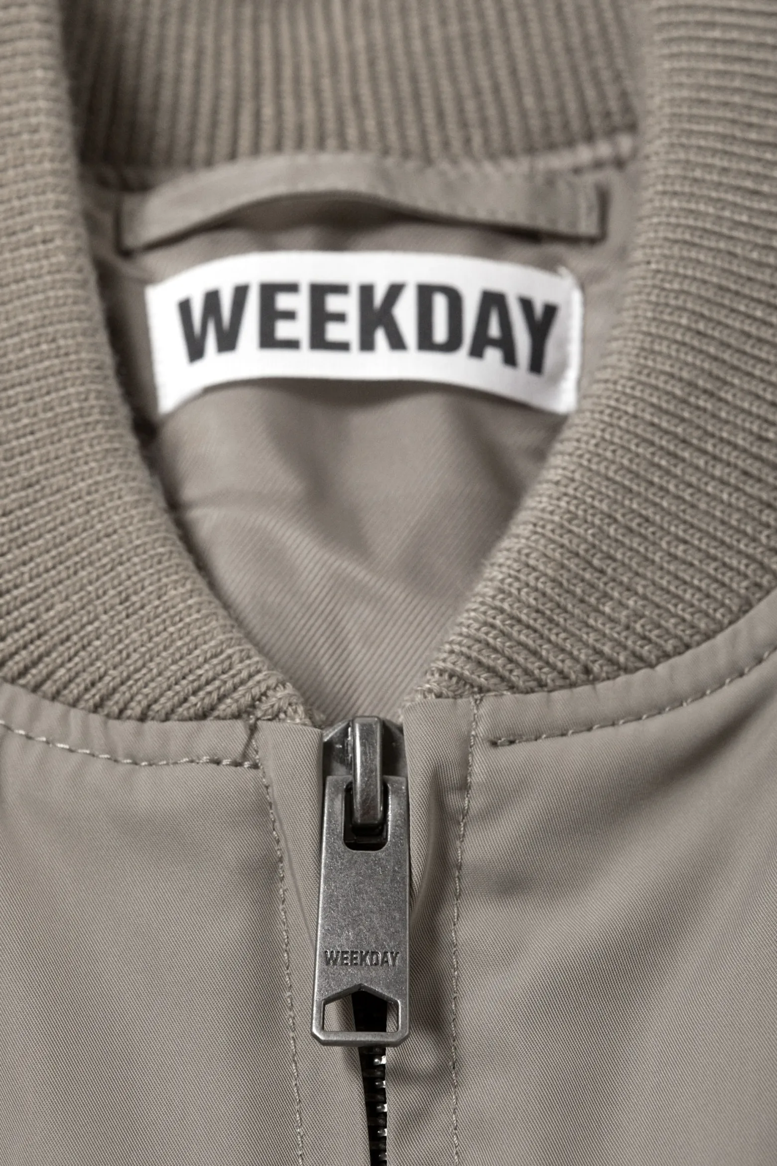 KURZ GESCHNITTENE BOMBERJACKE|Weekday Clearance