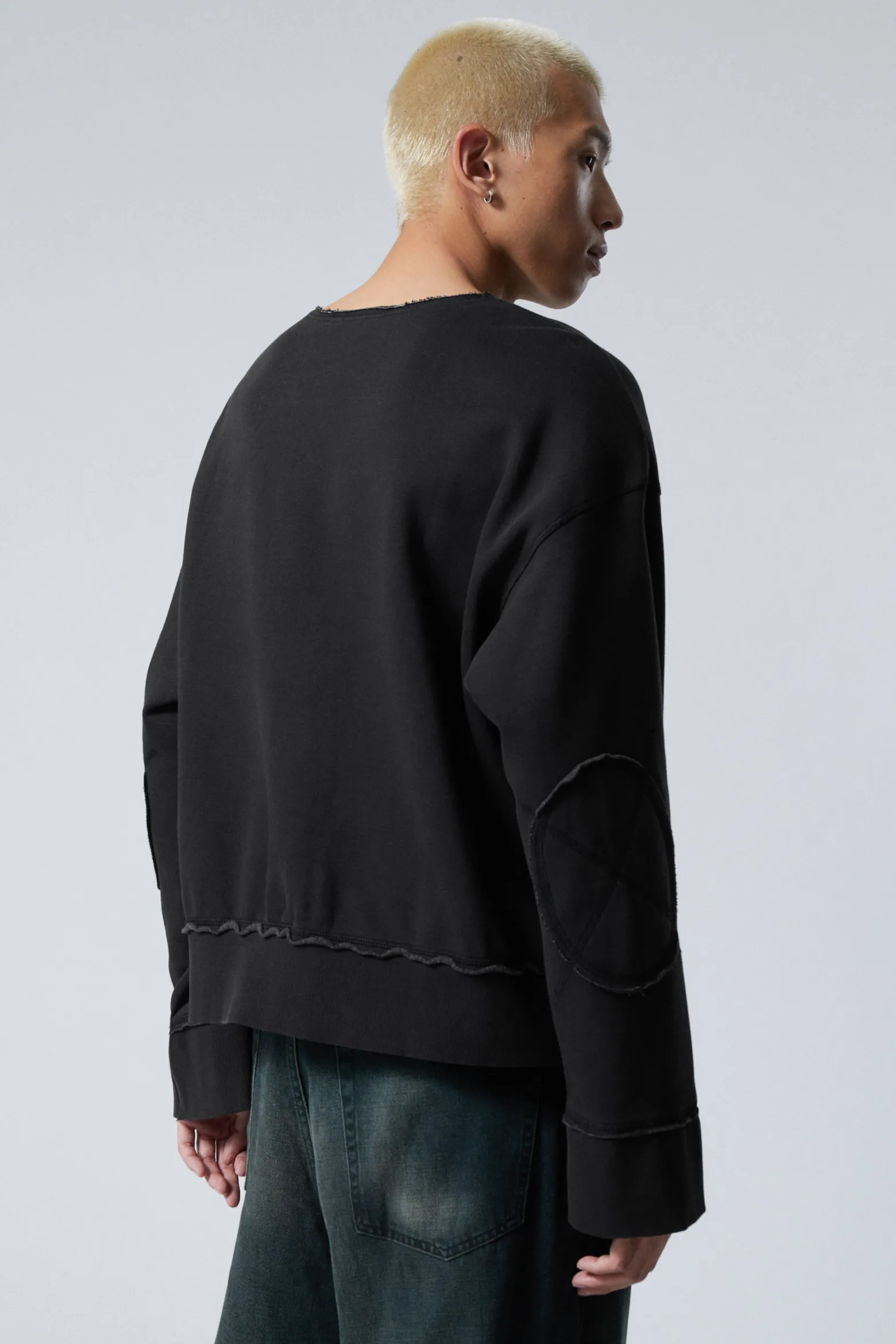 KURZES SWEATSHIRT IM USED-LOOK|Weekday Clearance