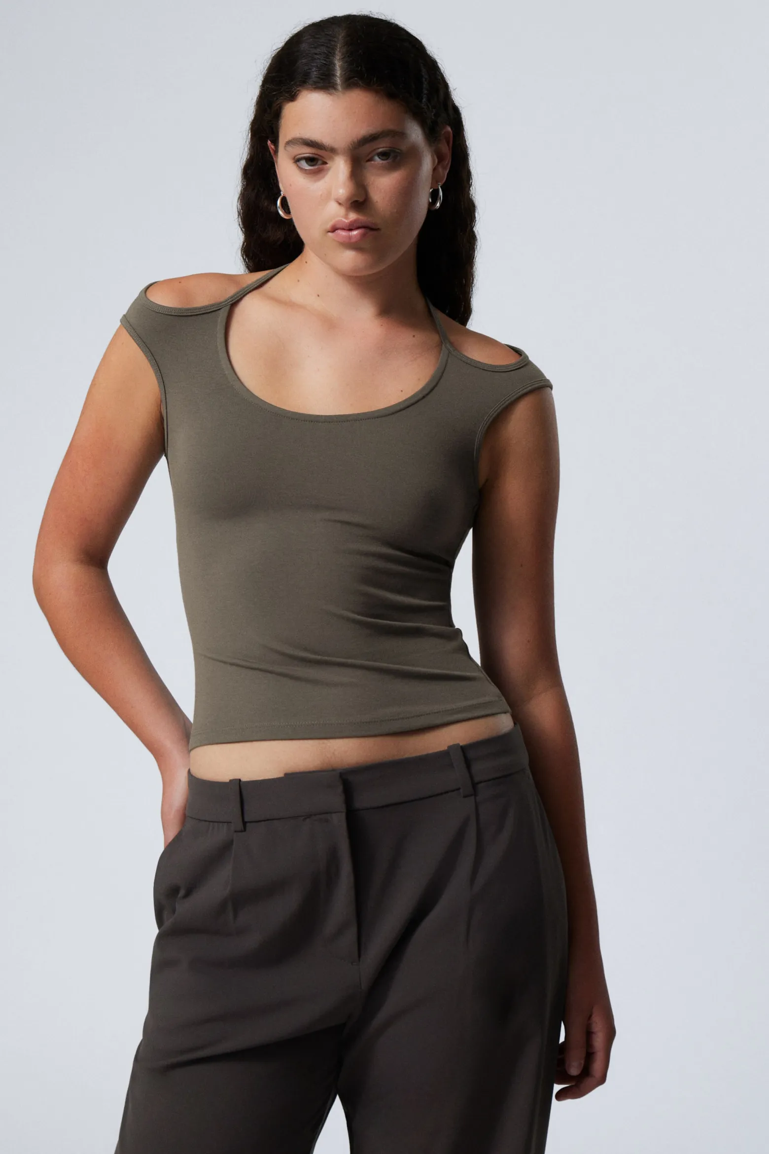 KURZÄRMELIGES NECKHOLDER-TOP|Weekday Clearance