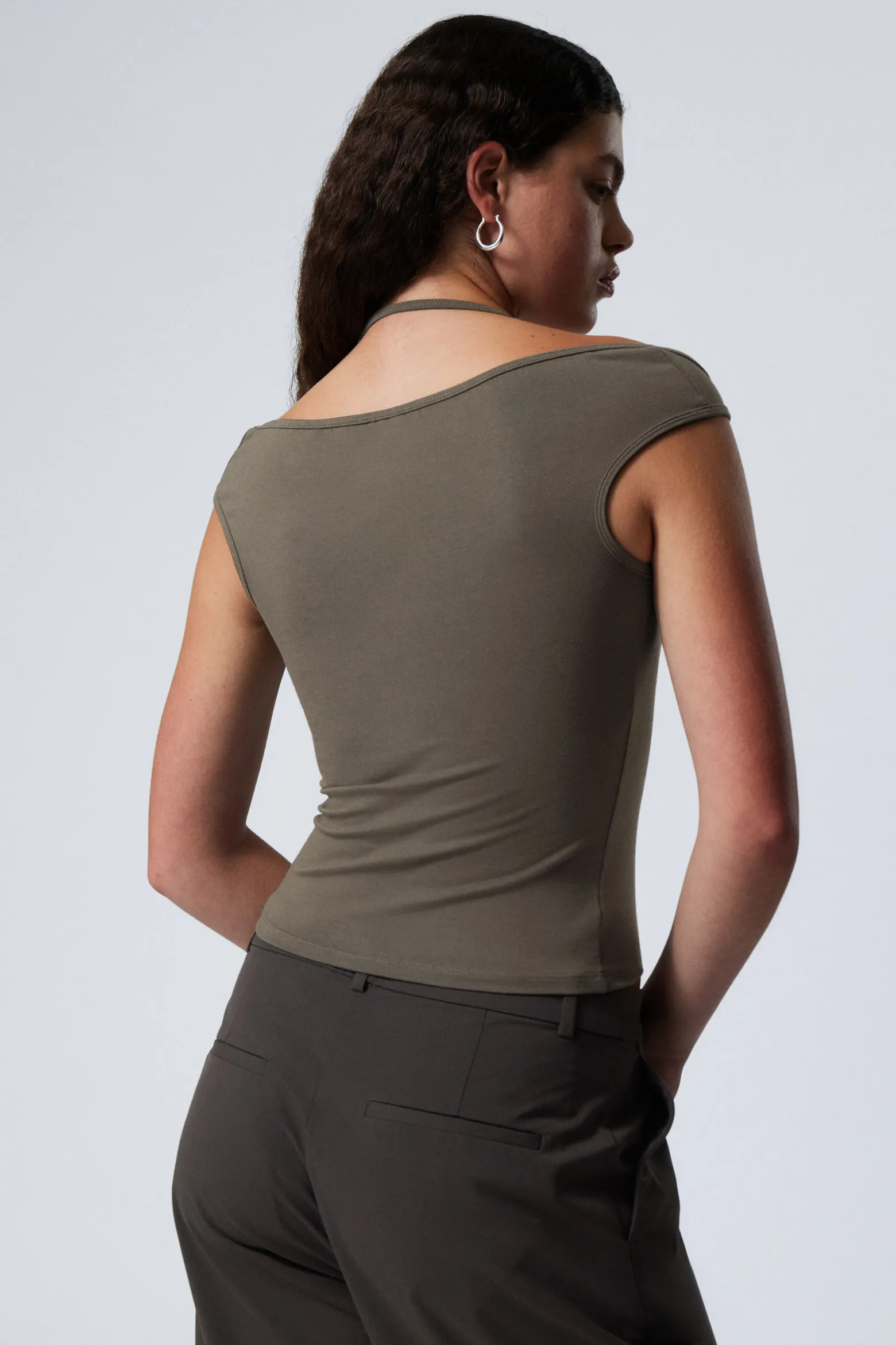 KURZÄRMELIGES NECKHOLDER-TOP|Weekday Clearance