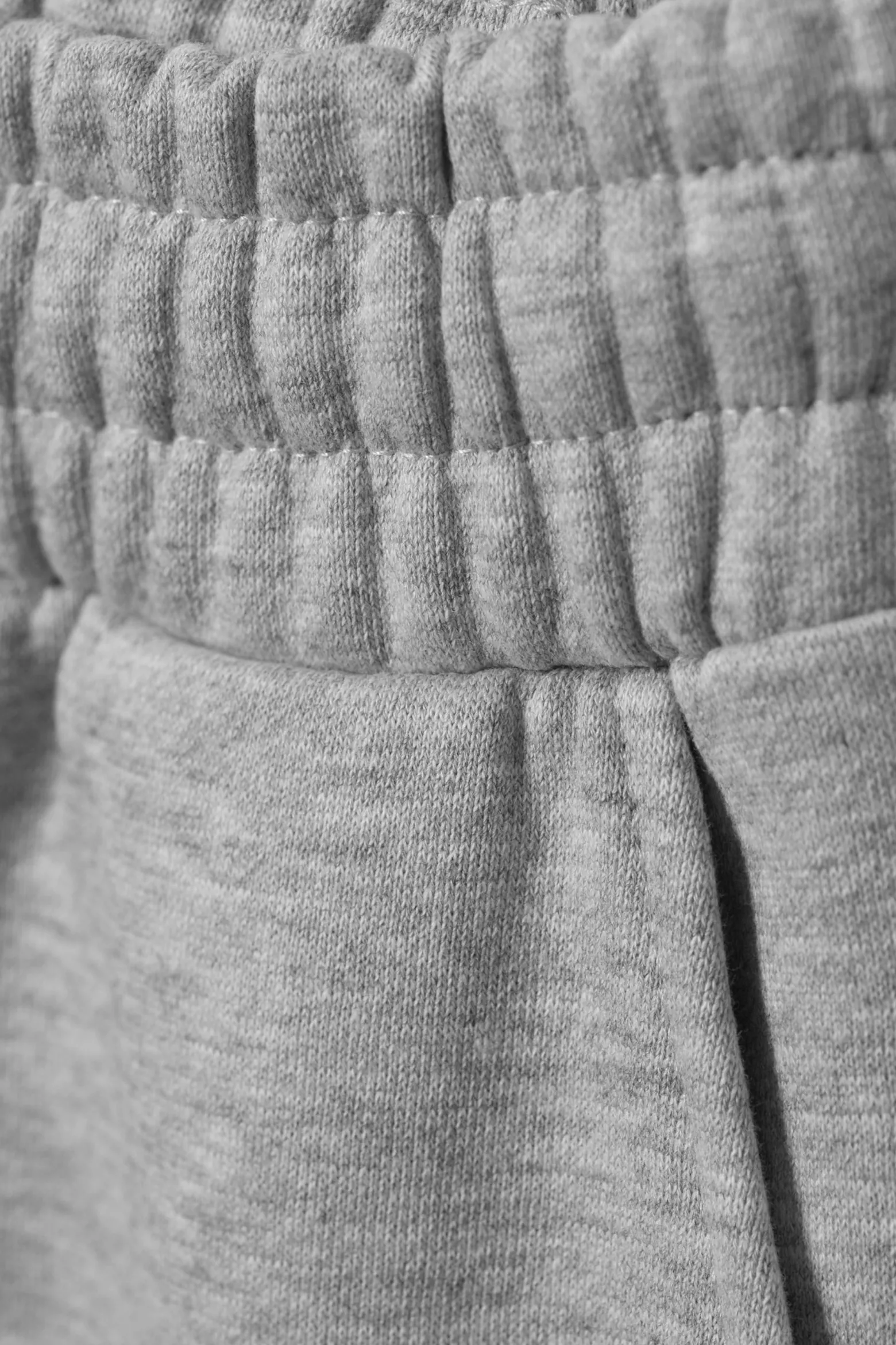 LANGE, SCHWERE SWEATPANTS IN LOCKERER PASSFORM|Weekday Best