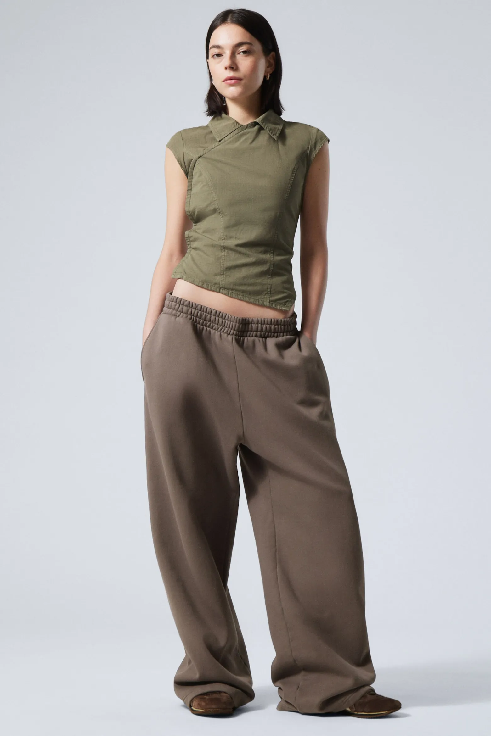 LANGE, SCHWERE SWEATPANTS IN LOCKERER PASSFORM|Weekday New