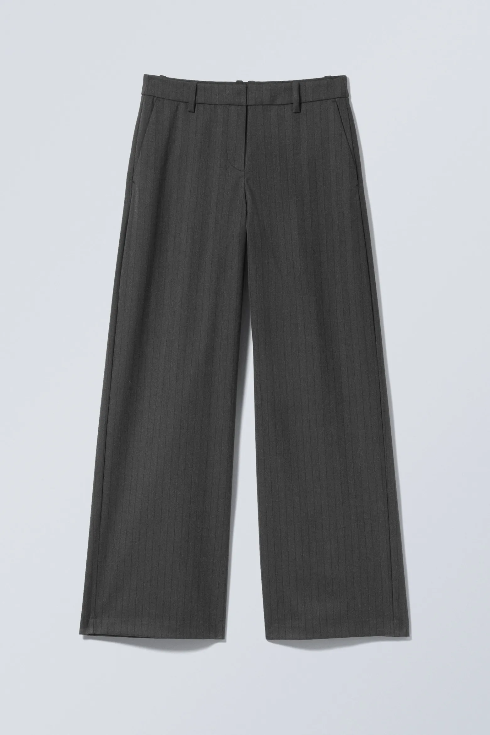 LOCKER GESCHNITTENE ANZUGHOSE MIT NIEDRIGER TAILLE|Weekday Sale