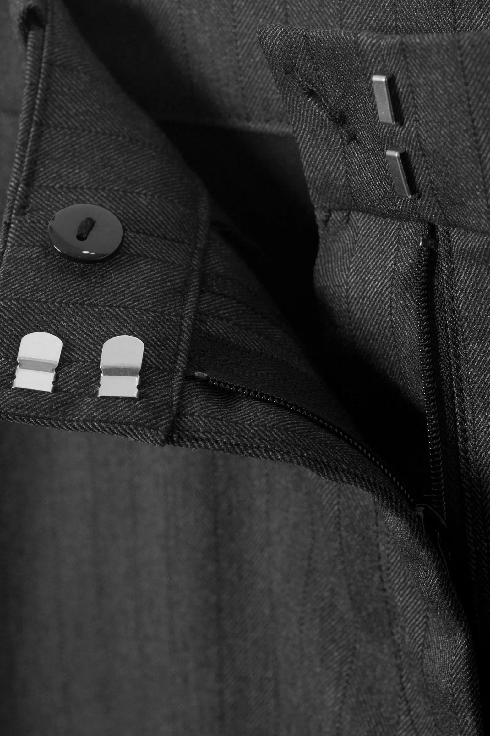 LOCKER GESCHNITTENE ANZUGHOSE MIT NIEDRIGER TAILLE|Weekday Sale