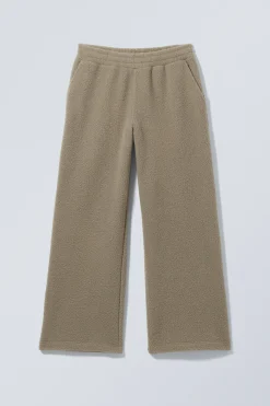 LOCKER GESCHNITTENE FLEECEHOSE|Weekday Fashion