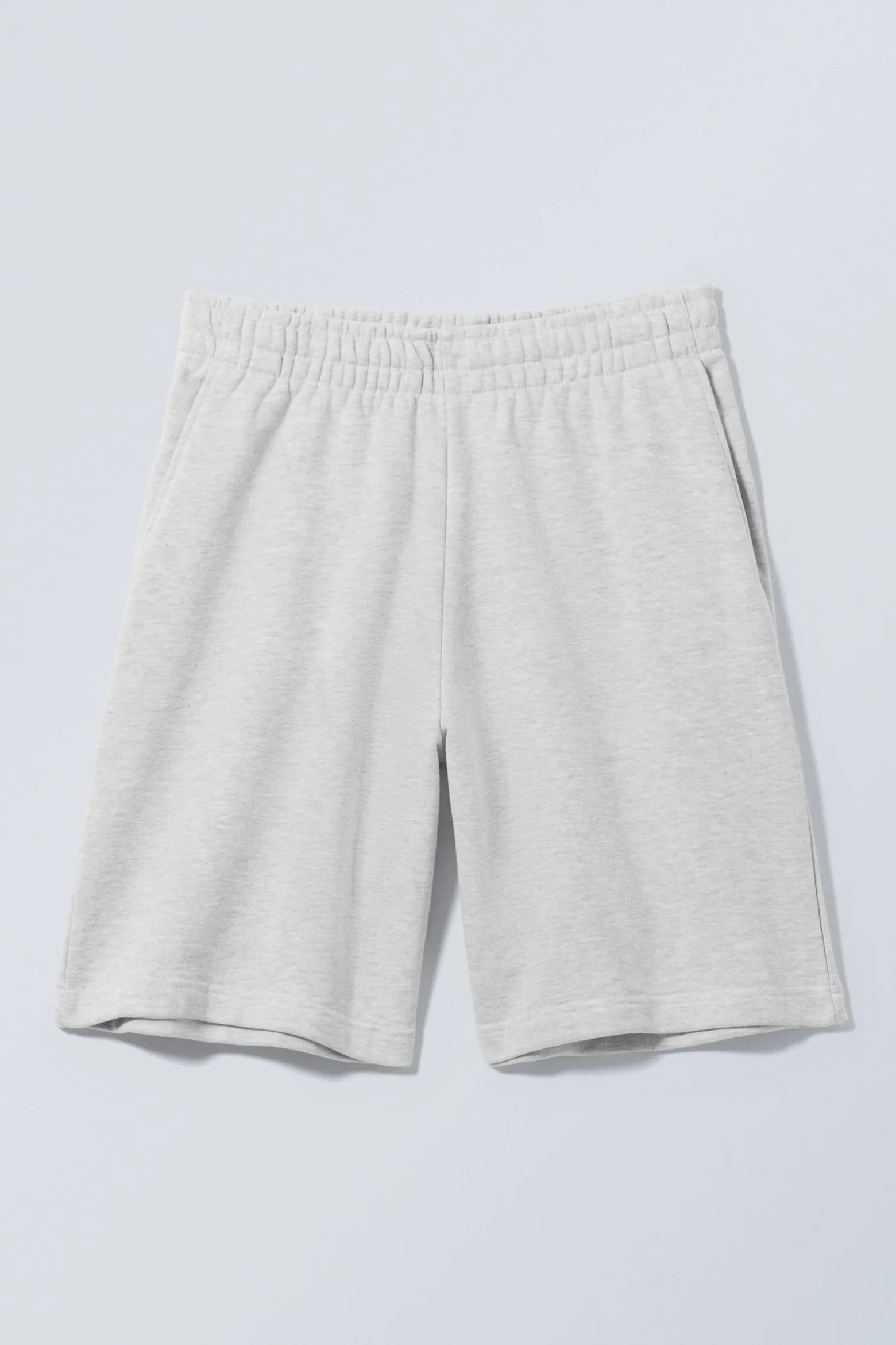 LOCKER GESCHNITTENE FROTTEE-SWEATSHORTS|Weekday Fashion
