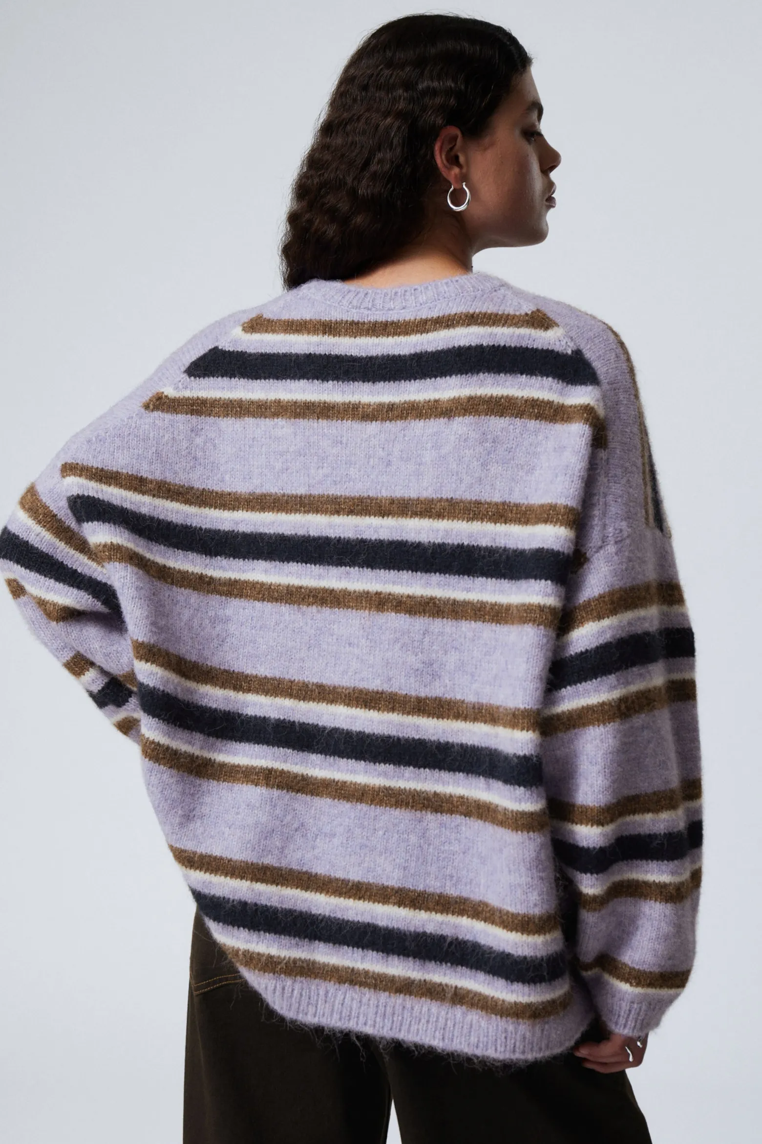 LOCKER GESCHNITTENER GRAPHISCHER STRICKPULLOVER|Weekday Outlet