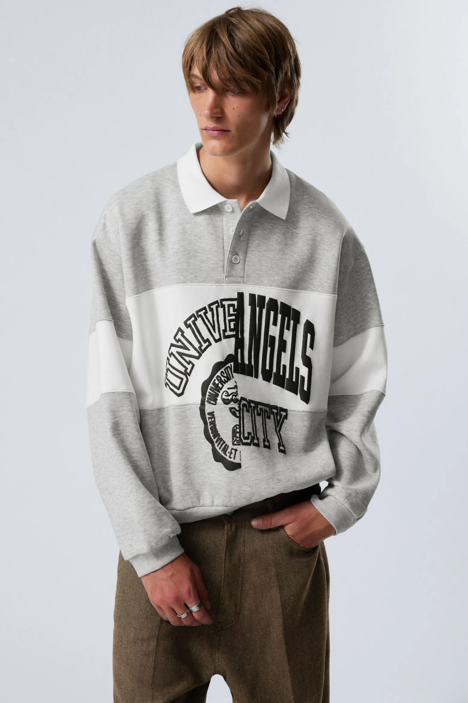 LOCKER GESCHNITTENES GRAPHIC POLO-SWEATSHIRT|Weekday Cheap