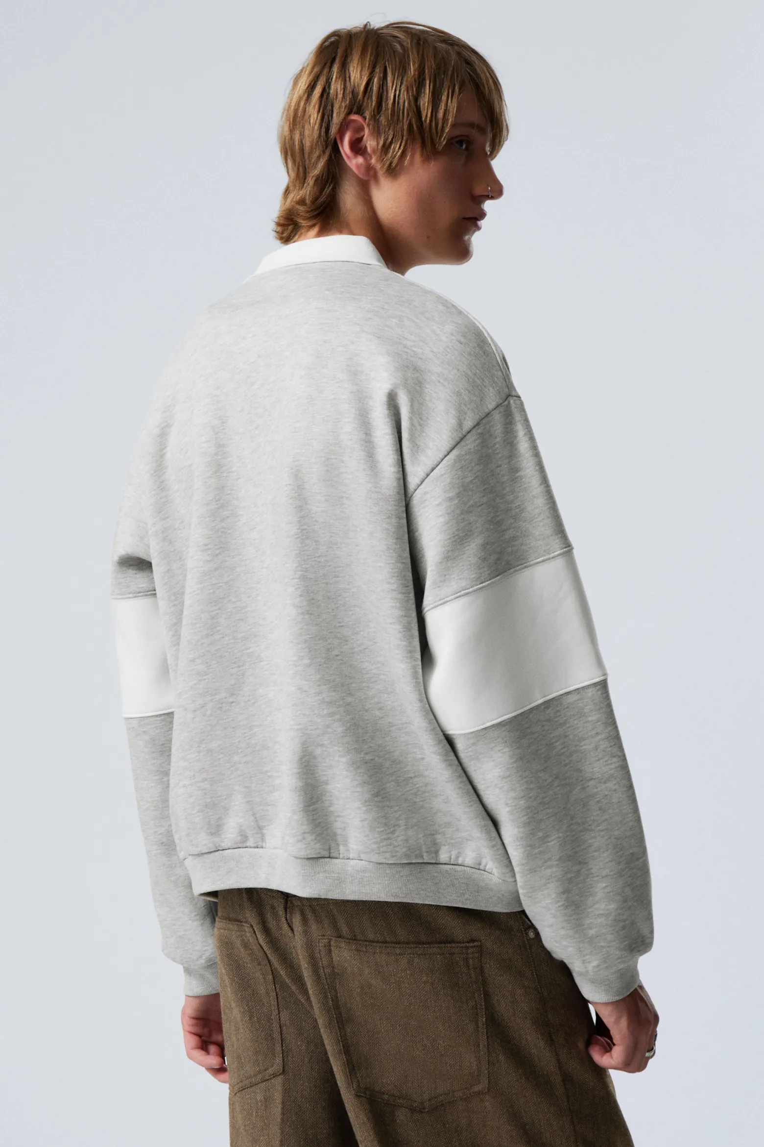 LOCKER GESCHNITTENES GRAPHIC POLO-SWEATSHIRT|Weekday Cheap