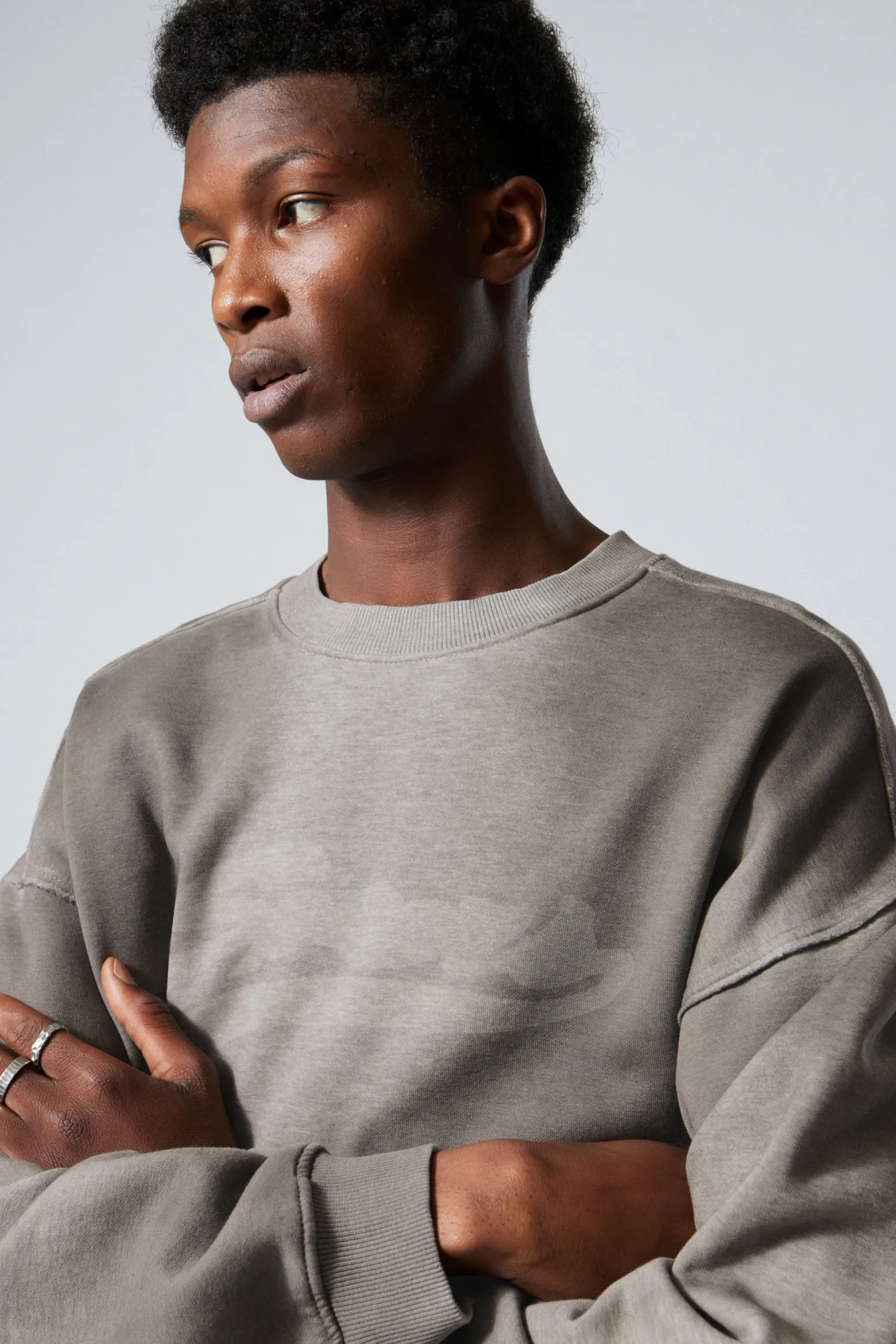 LOCKER GESCHNITTENES GRAPHIC SWEATSHIRT|Weekday Hot