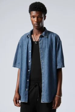 LOCKER SITZENDES KURZARM-JEANSHEMD|Weekday Cheap