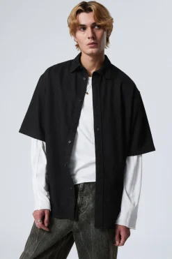 LOCKER SITZENDES KURZARM-JEANSHEMD|Weekday Shop