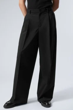 LOCKERE ANZUGHOSE MIT NIEDRIGER TAILLE|Weekday Hot