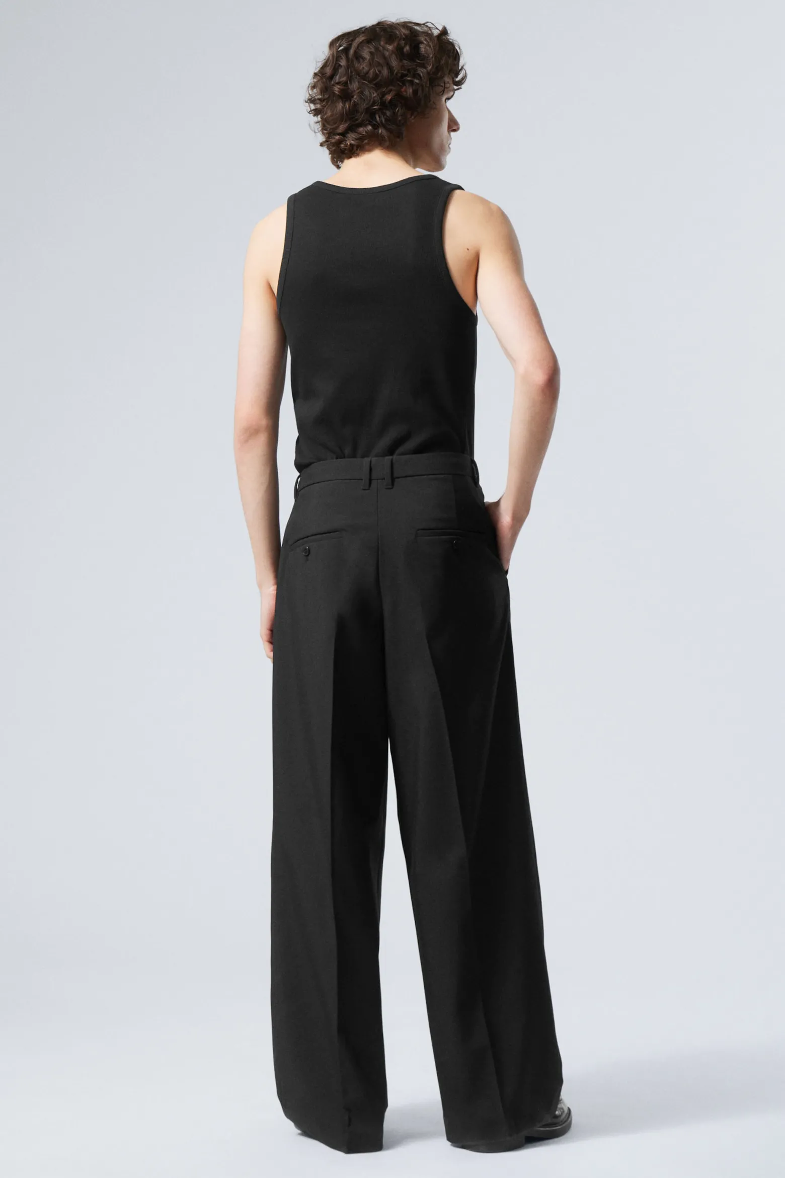 LOCKERE ANZUGHOSE MIT NIEDRIGER TAILLE|Weekday Hot