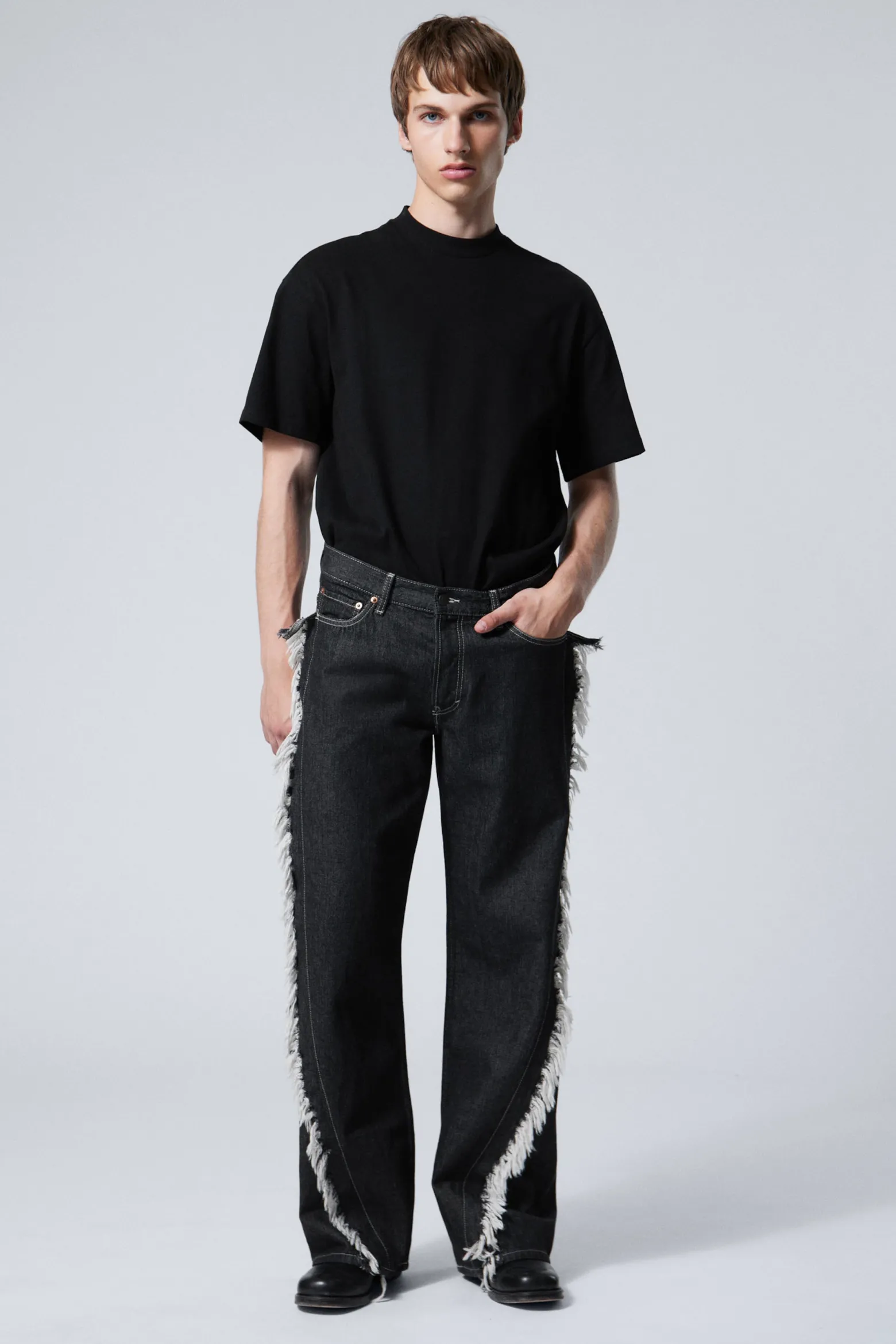 LOCKERE JEANS MIT FRANSIGER TWIST-NAHT|Weekday Discount