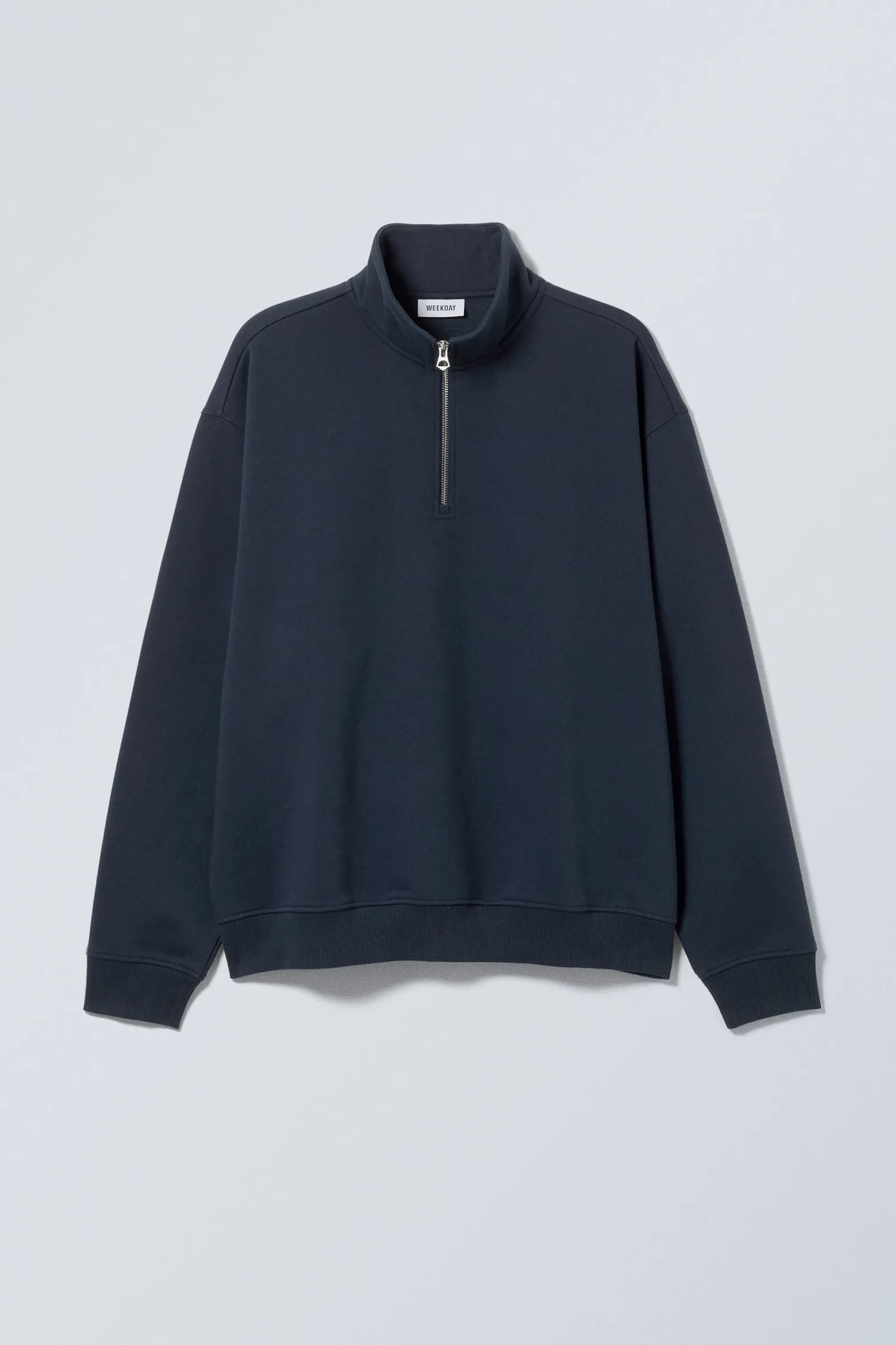 LOCKERER, SCHWERER PULLOVER MIT TEILREISSVERSCHLUSS|Weekday Fashion