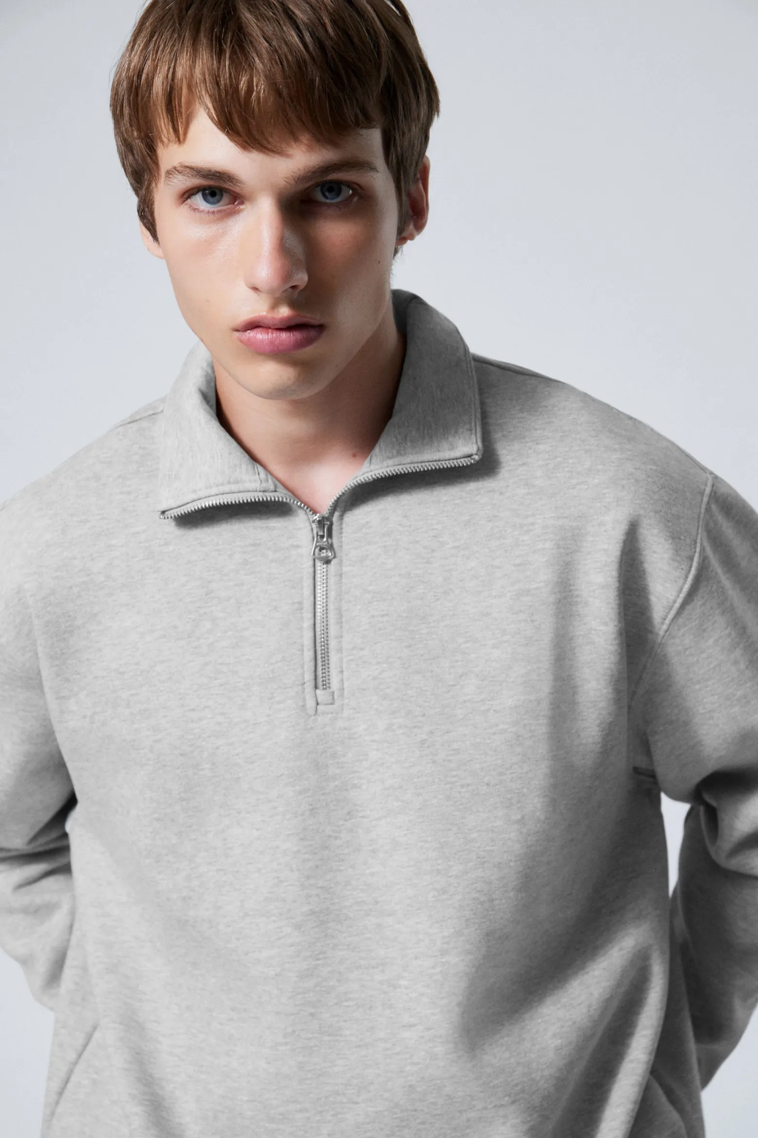 LOCKERER, SCHWERER PULLOVER MIT TEILREISSVERSCHLUSS|Weekday Best Sale