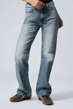 MOON MID RISE REGULAR BOOTCUT LEG JEANS|Weekday Outlet
