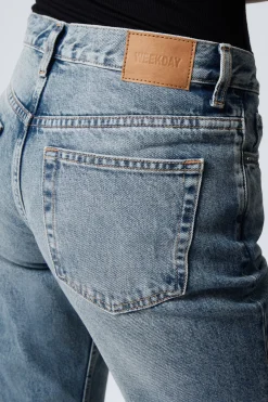 MOON MID RISE REGULAR BOOTCUT LEG JEANS|Weekday Outlet