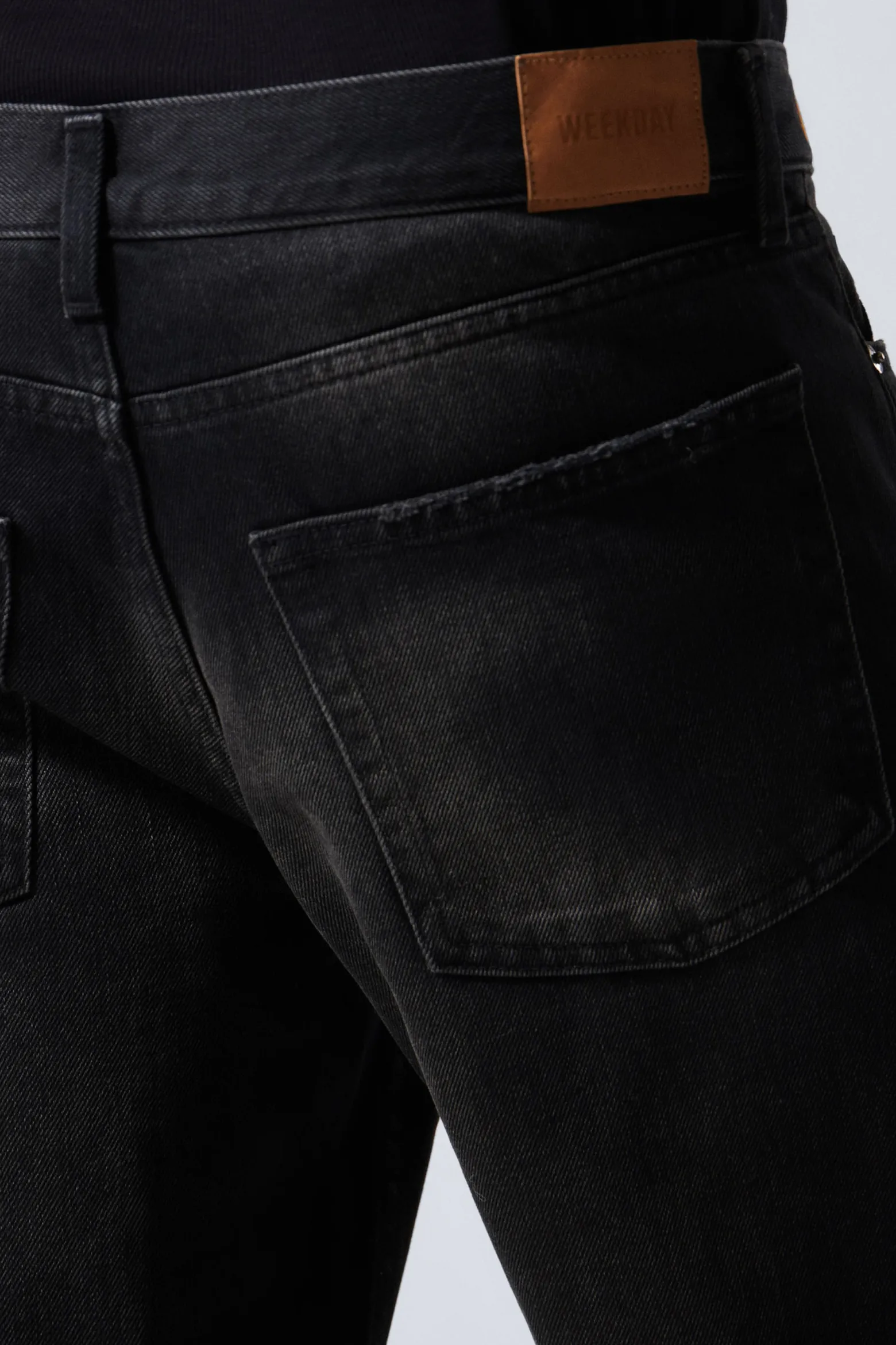 MOTION – SCHMAL GESCHNITTENE BOOTCUT-JEANS|Weekday Best Sale