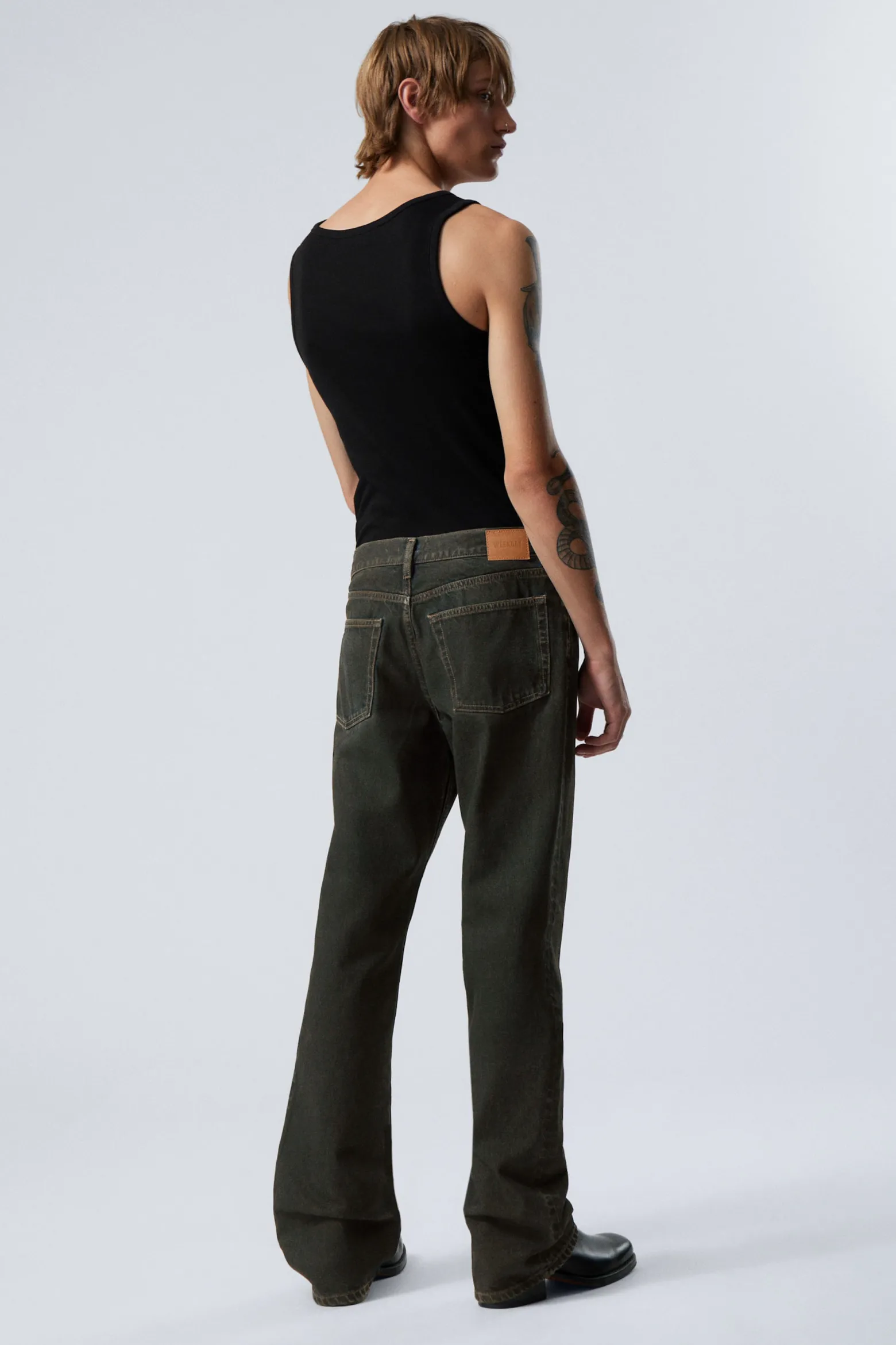 MOTION – SCHMAL GESCHNITTENE BOOTCUT-JEANS|Weekday Clearance