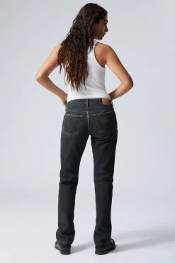 NAIL LOW WAIST SLIM STRAIGHT LEG JEANS|Weekday Flash Sale