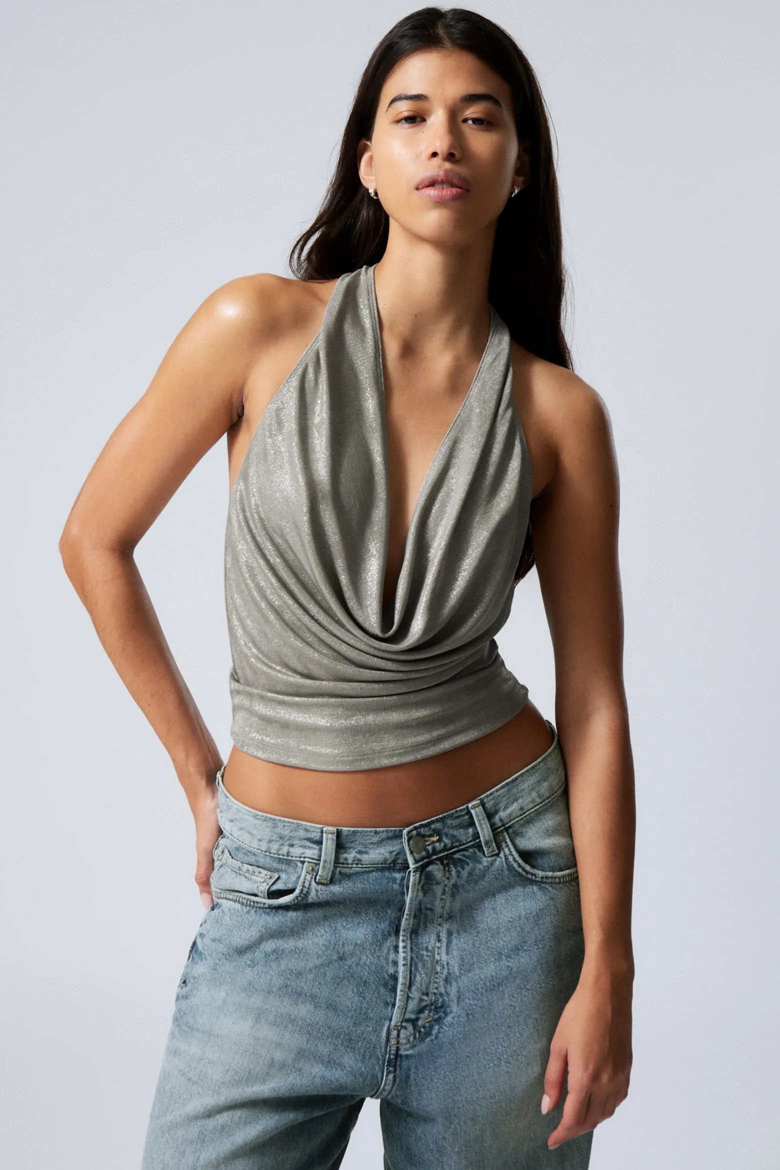 NECKHOLDER-TOP MIT WASSERFALL-AUSSCHNITT|Weekday Discount