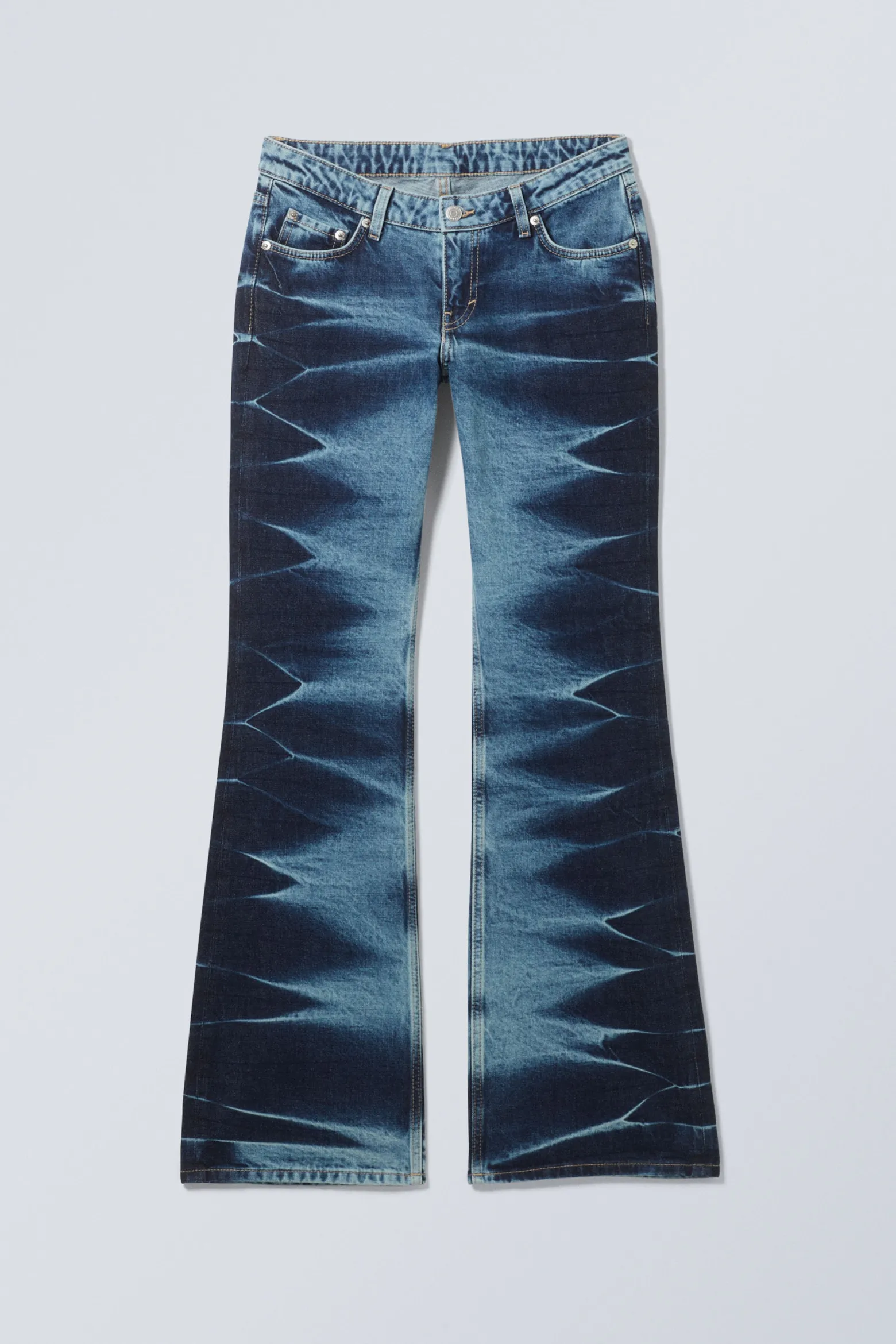 NOVA – NIEDRIG SITZENDE BOOTCUT-JEANS MIT SLIM-FIT|Weekday Discount