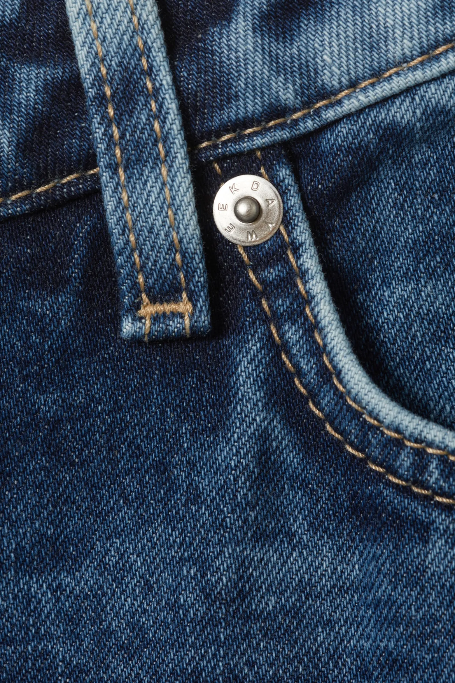 NOVA – NIEDRIG SITZENDE BOOTCUT-JEANS MIT SLIM-FIT|Weekday Discount