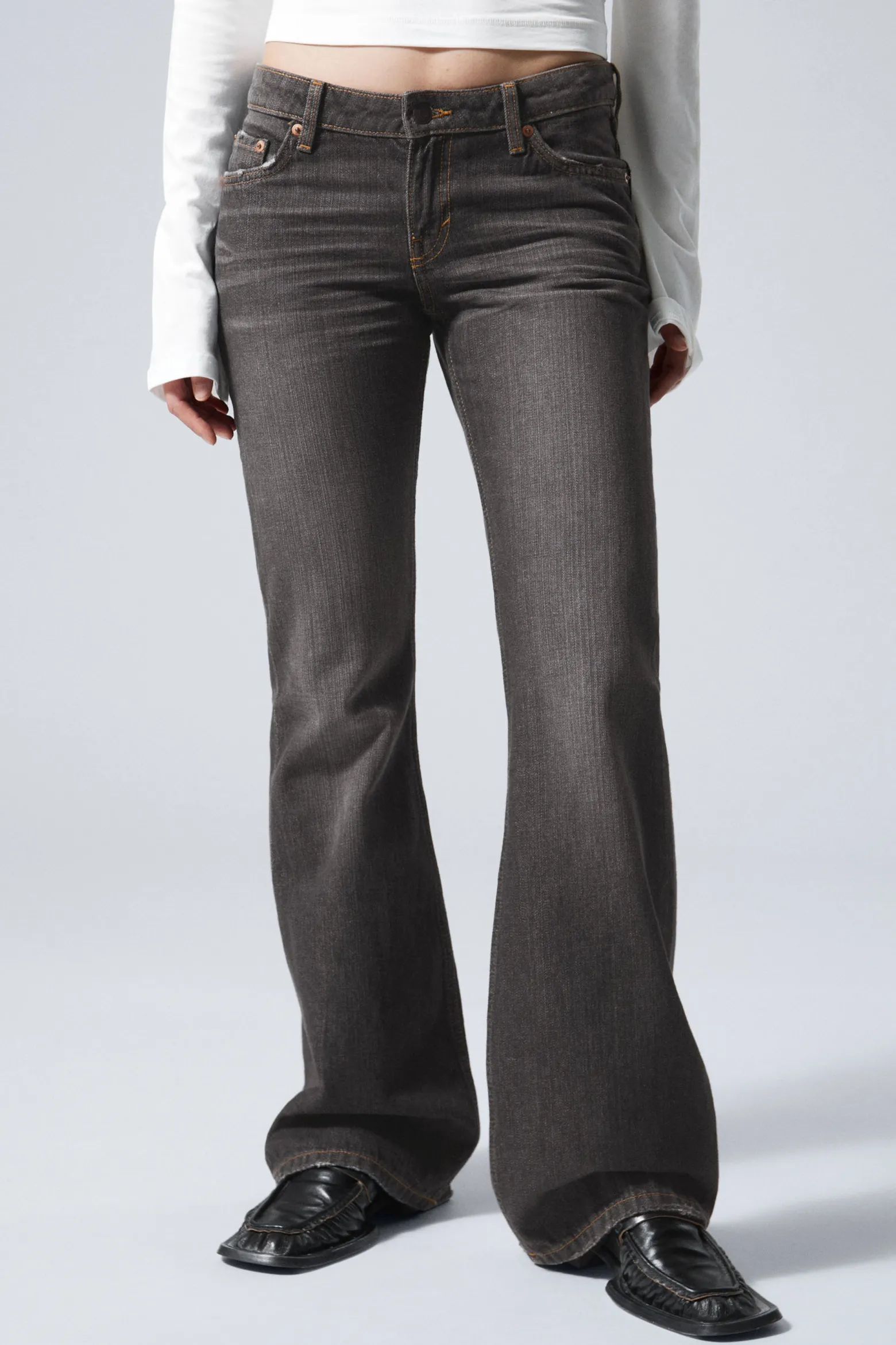NOVA LOW WAIST SLIM BOOTCUT LEG JEANS|Weekday Discount