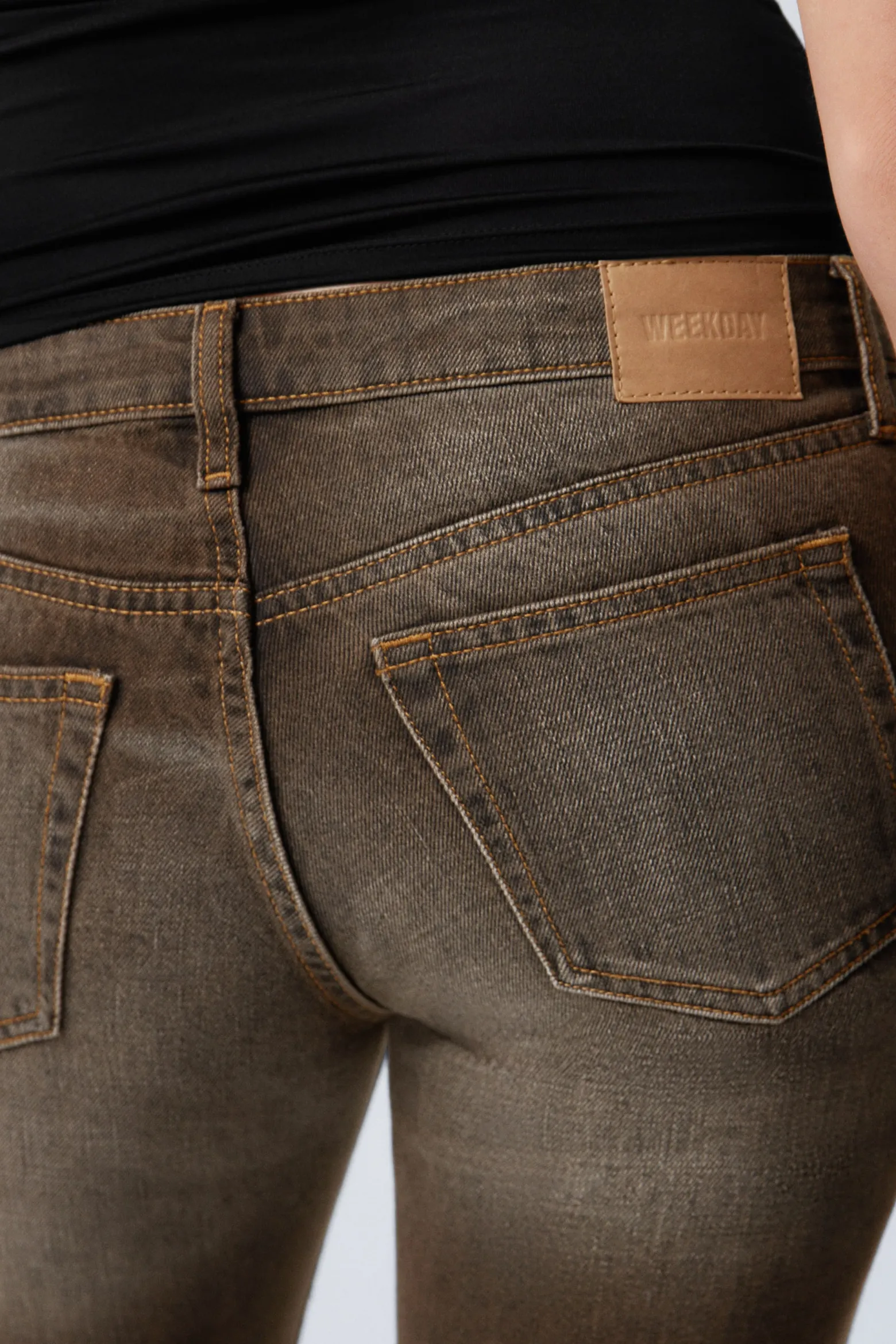 NOVA LOW WAIST SLIM BOOTCUT LEG JEANS|Weekday Hot