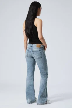 NOVA LOW WAIST SLIM BOOTCUT LEG JEANS|Weekday Hot
