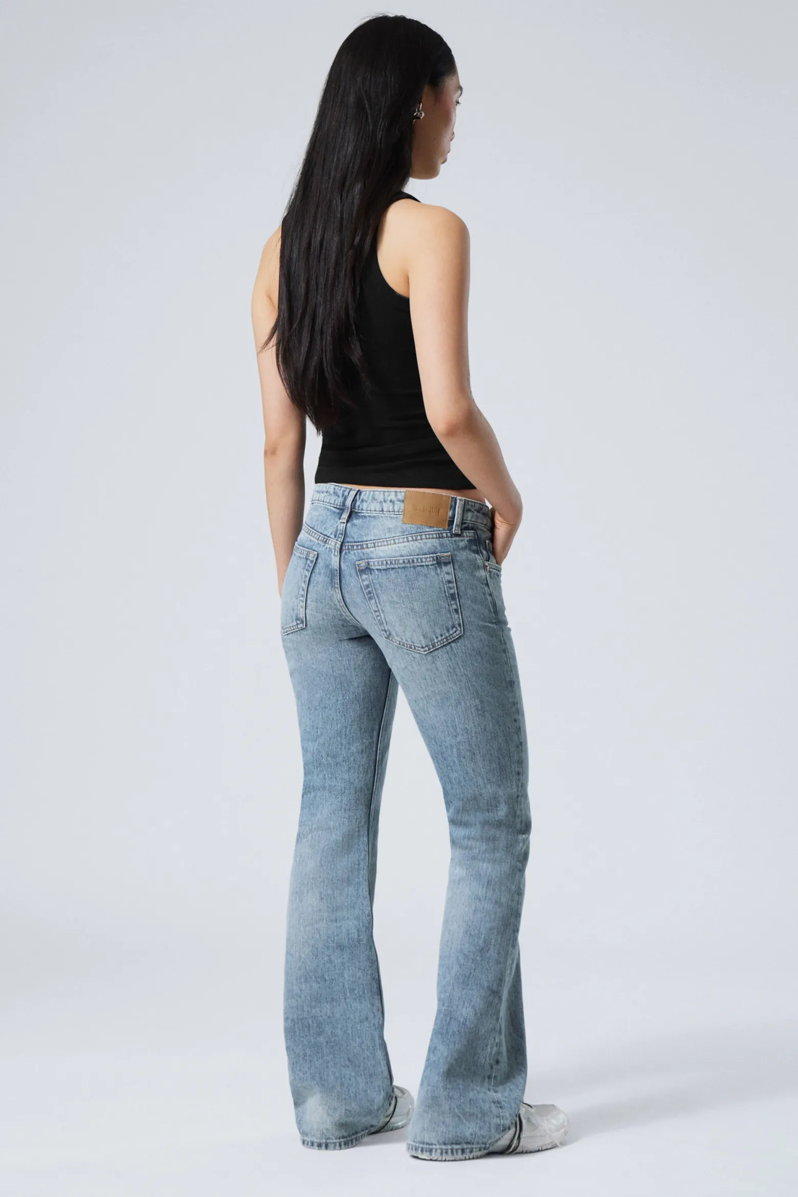 NOVA LOW WAIST SLIM BOOTCUT LEG JEANS|Weekday Hot