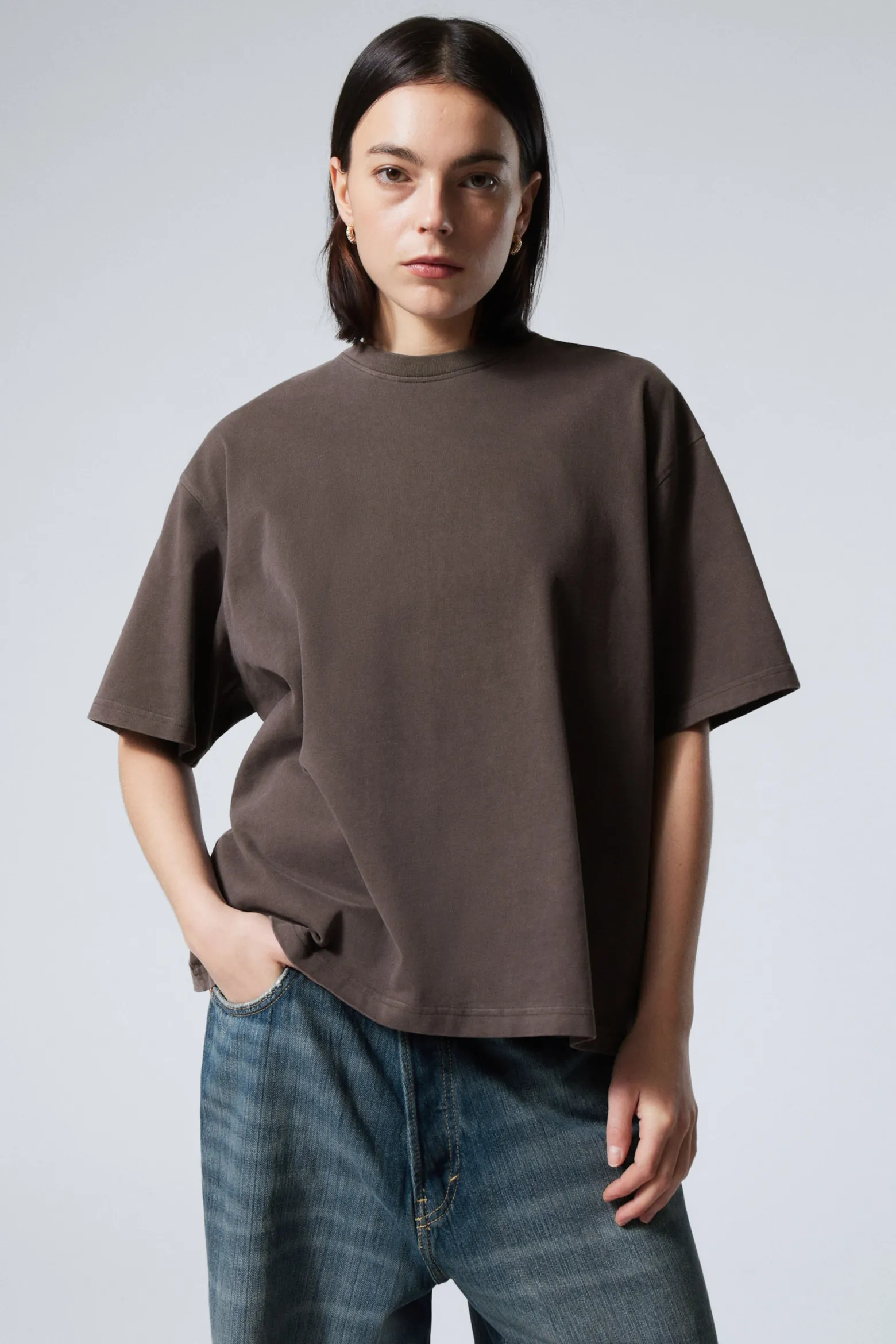 OVERSIZED T-SHIRT AUS SCHWEREM STOFF|Weekday Outlet