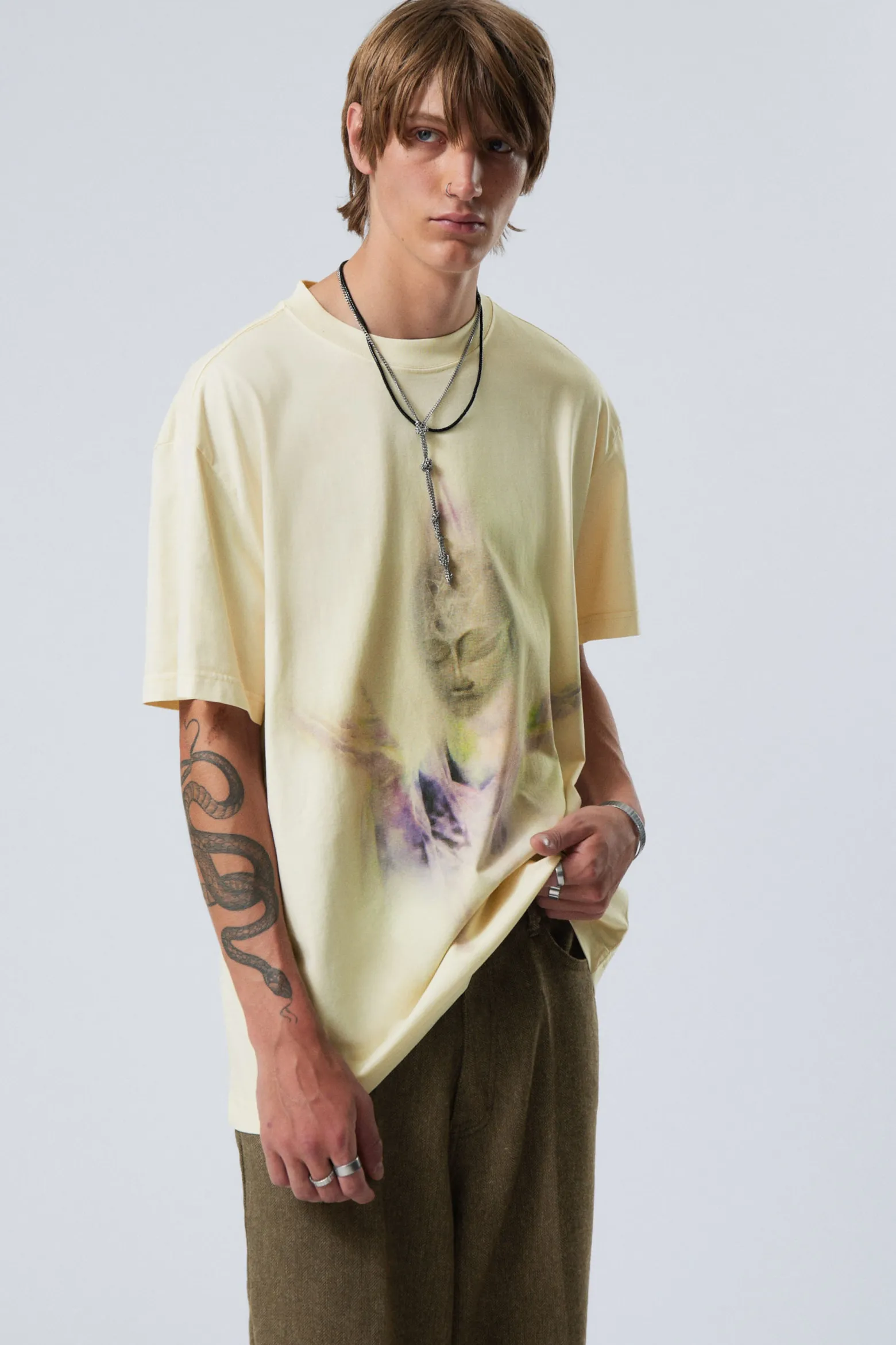 OVERSIZED-T-SHIRT MIT GRAFIKPRINT|Weekday Sale