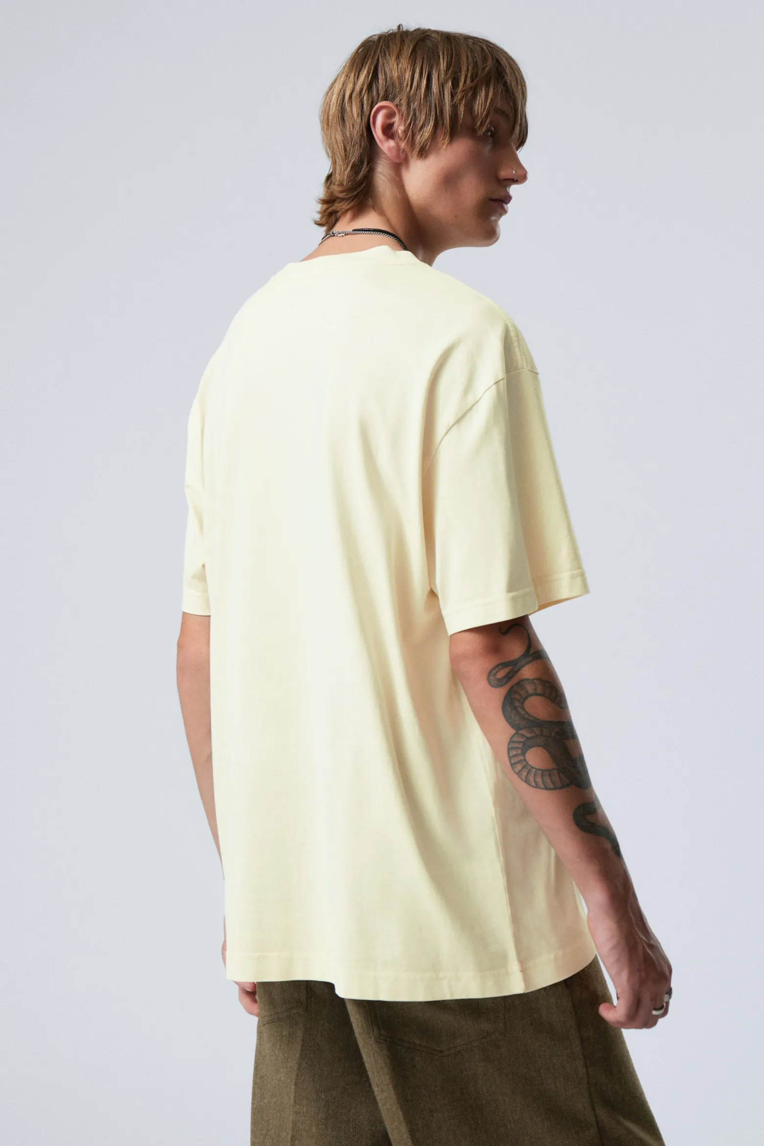 OVERSIZED-T-SHIRT MIT GRAFIKPRINT|Weekday Sale