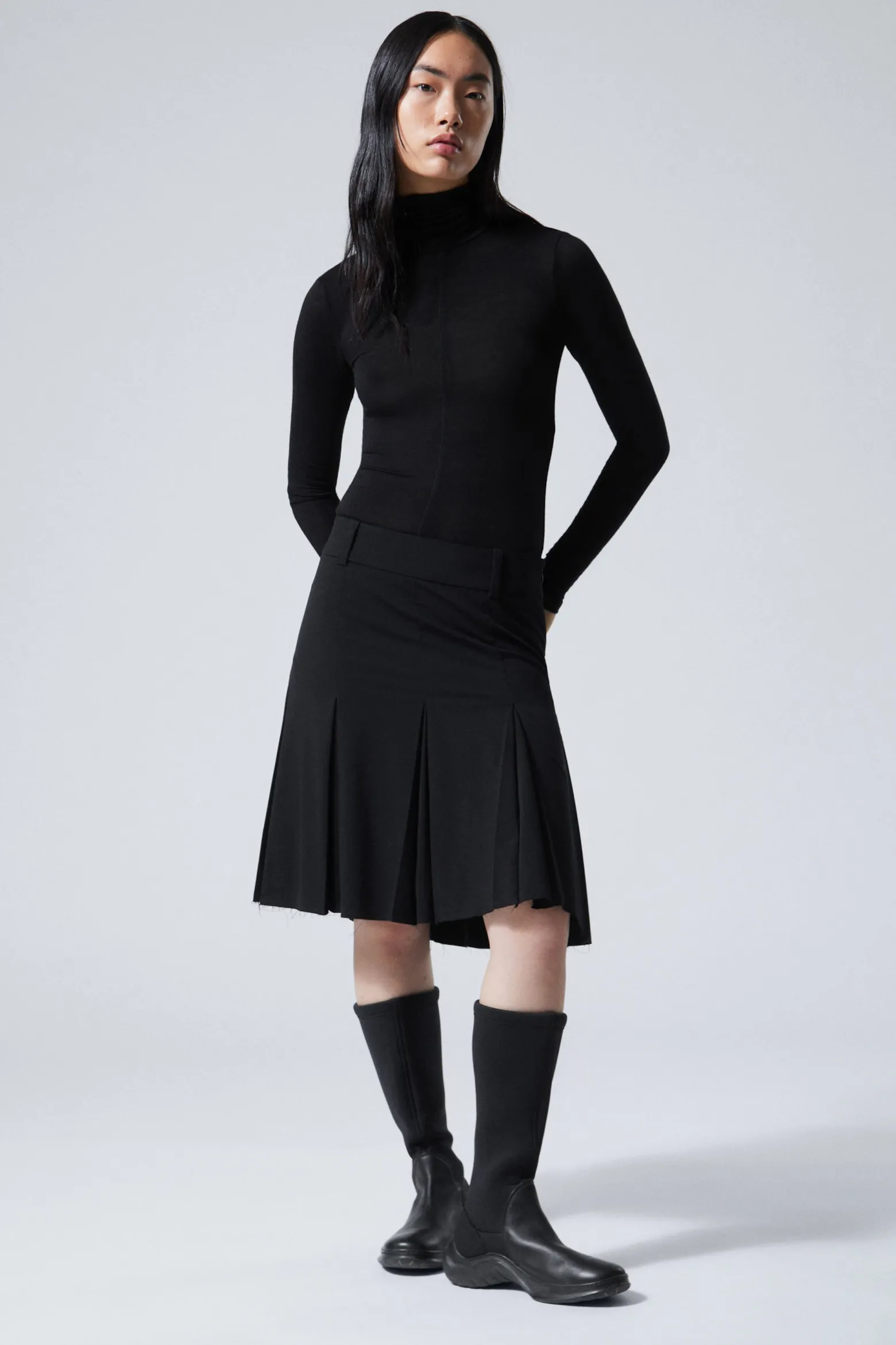 PLISSIERTER MIDI-ANZUGROCK|Weekday Outlet