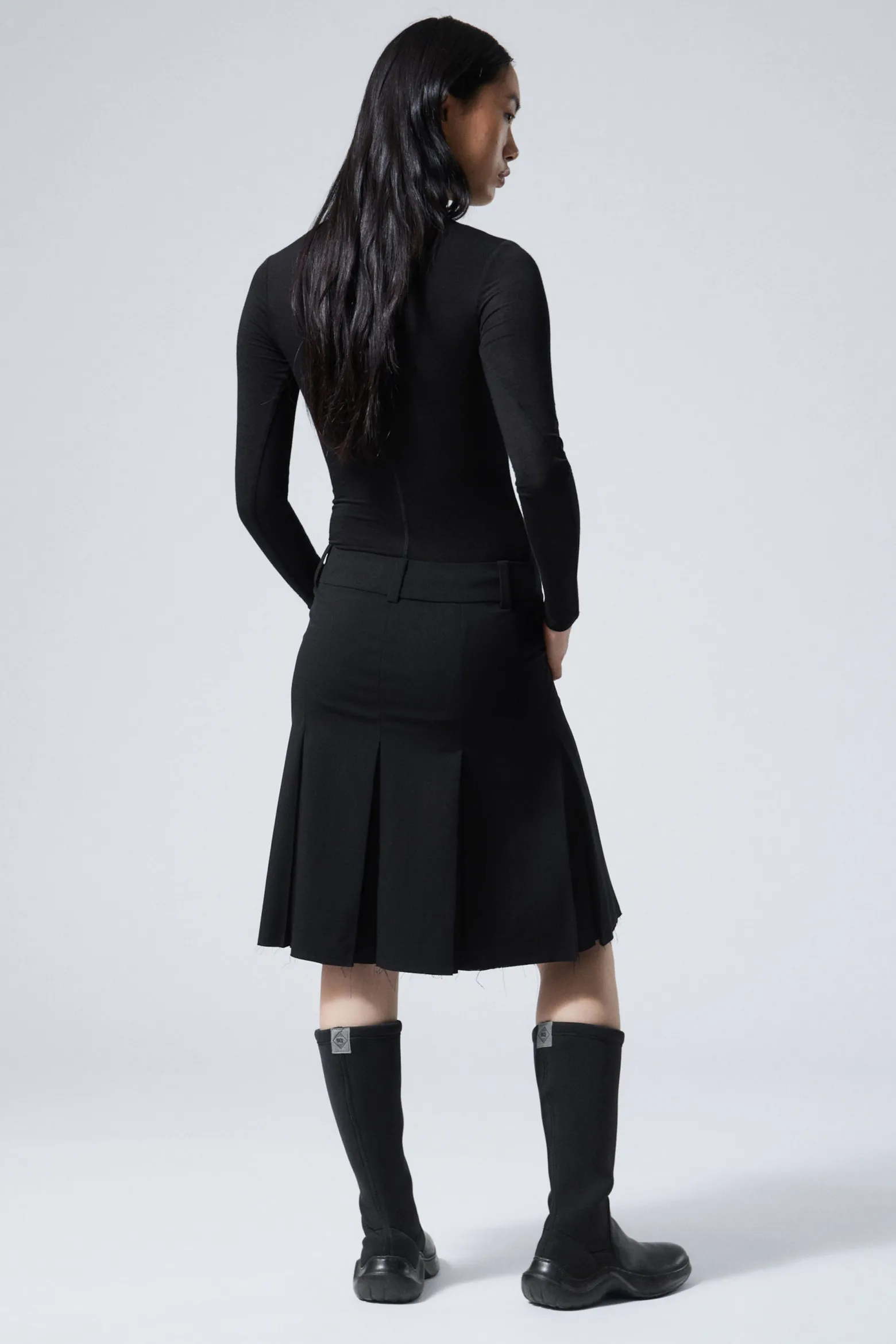 PLISSIERTER MIDI-ANZUGROCK|Weekday Outlet