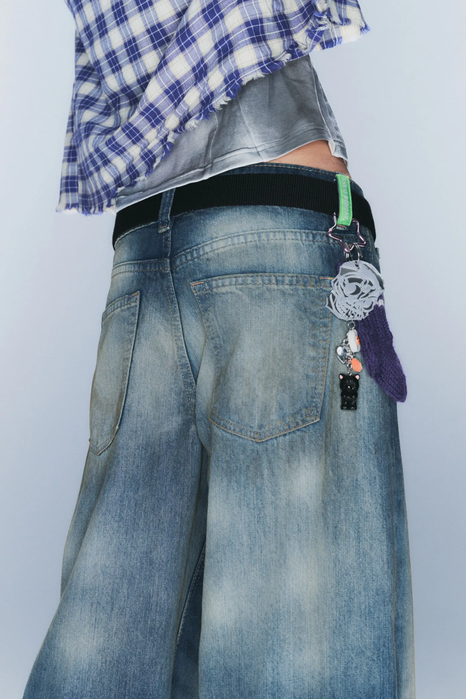POSER – WEITE JEANS MIT NORMALER TAILLE|Weekday Store